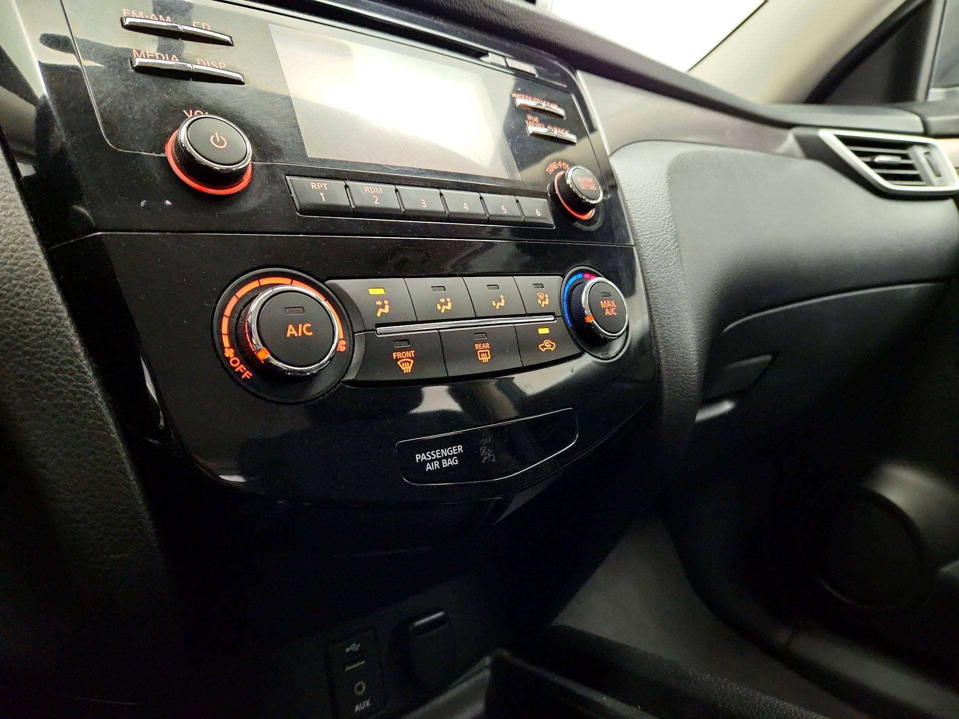 Thumbnail: 2015 Nissan Rogue - 16