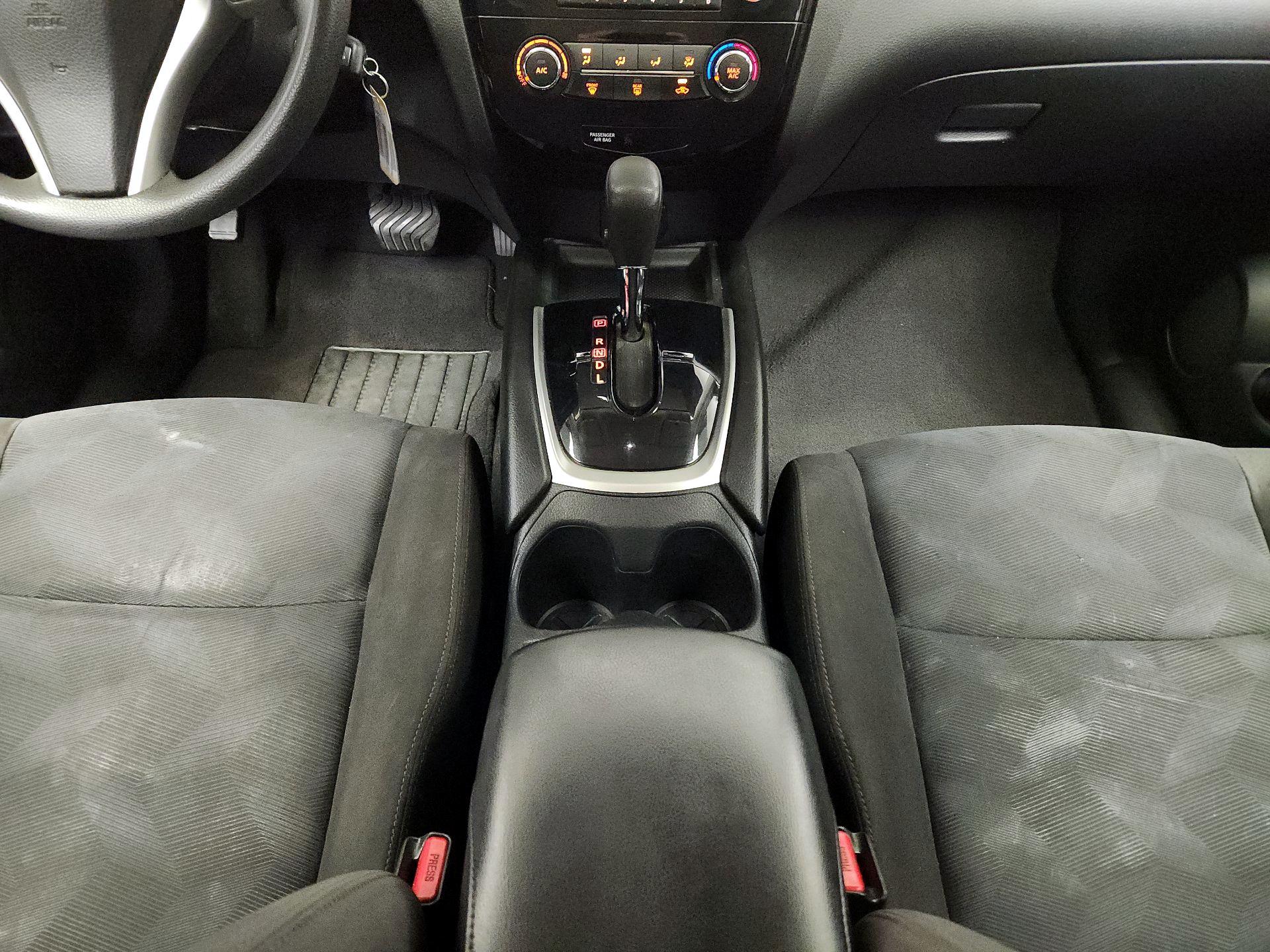 Thumbnail: 2015 Nissan Rogue - 17