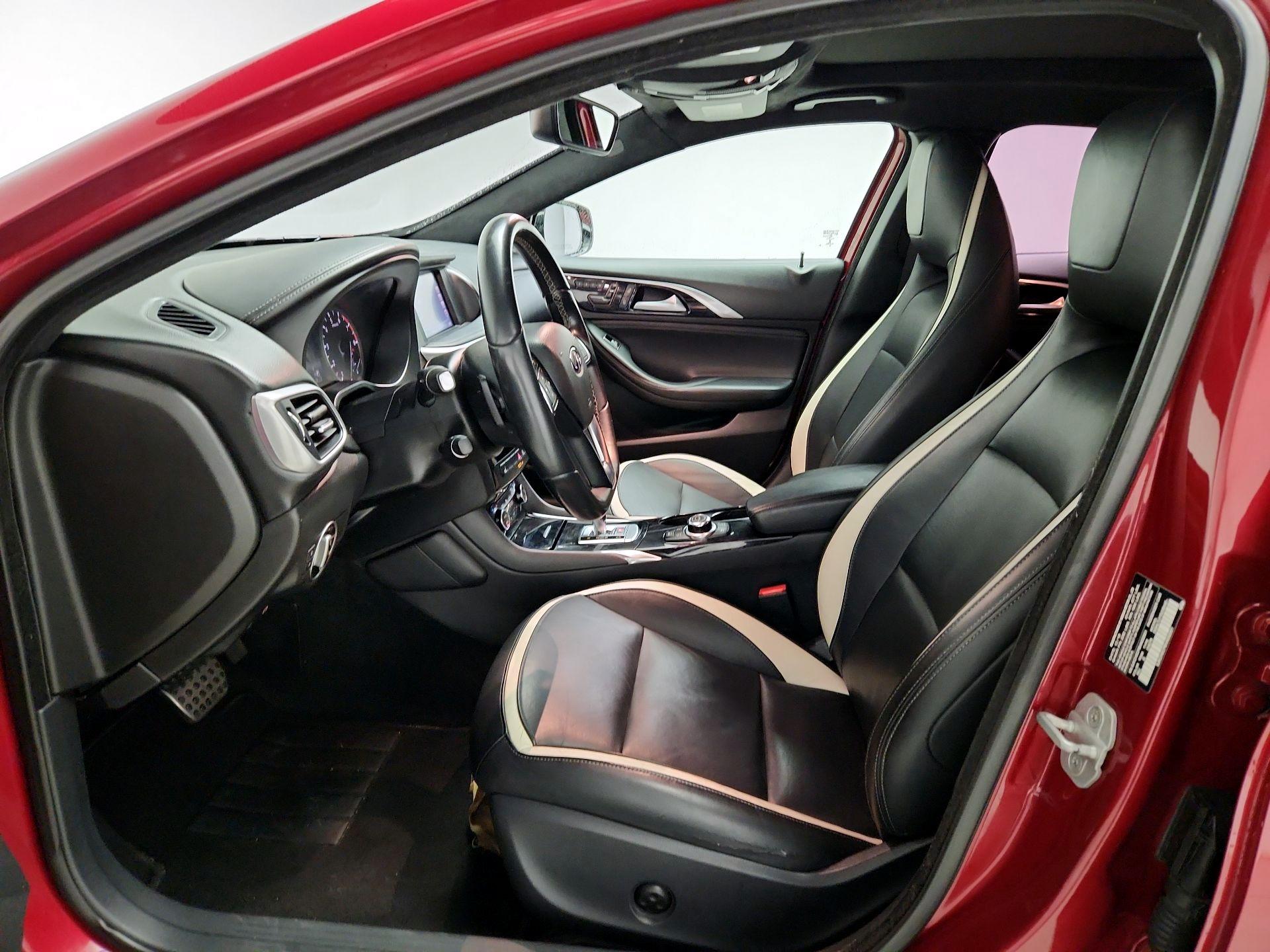 Thumbnail: 2017 INFINITI QX30 - 11