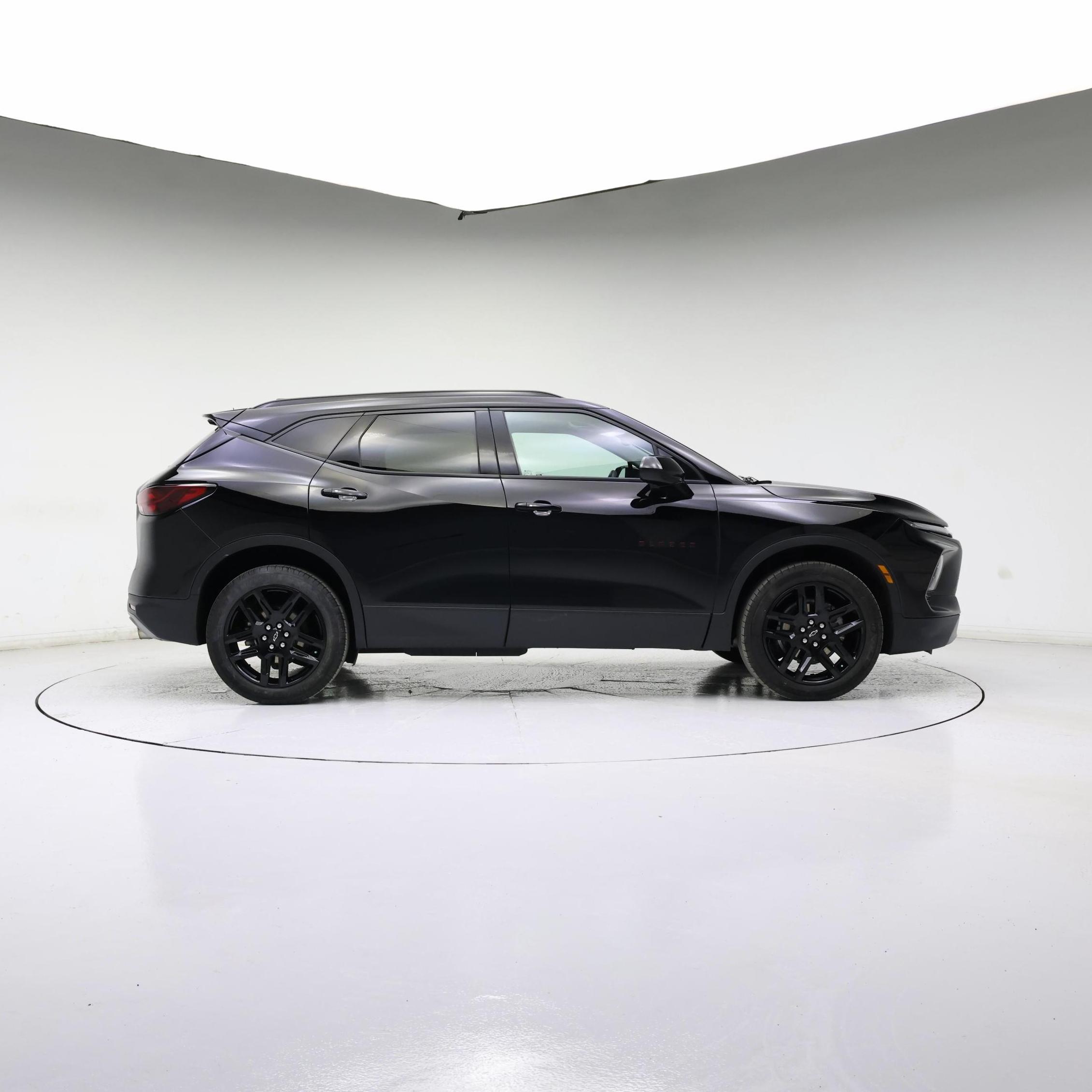 Thumbnail: 2023 Chevrolet Blazer - 3