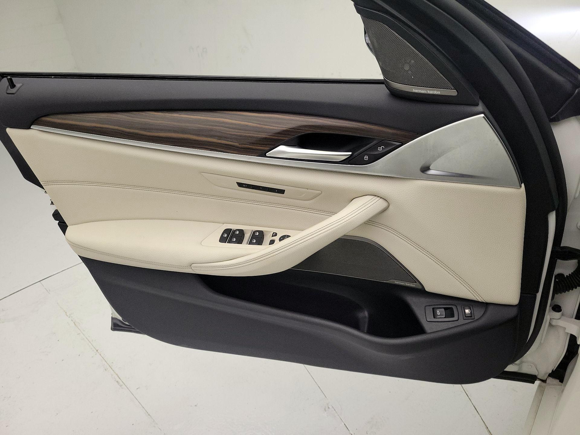 Thumbnail: 2023 BMW 5 Series - 12