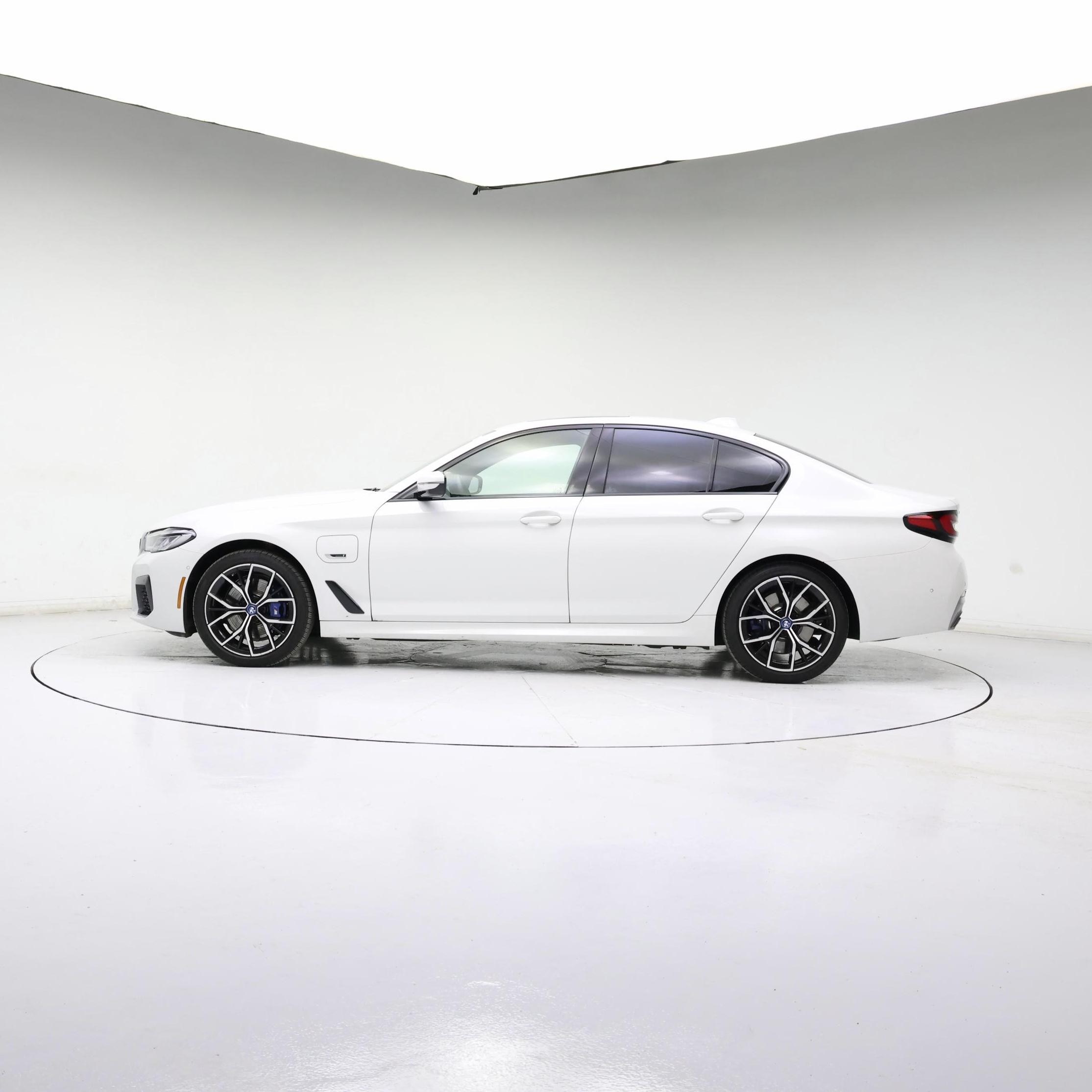 Thumbnail: 2023 BMW 5 Series - 3