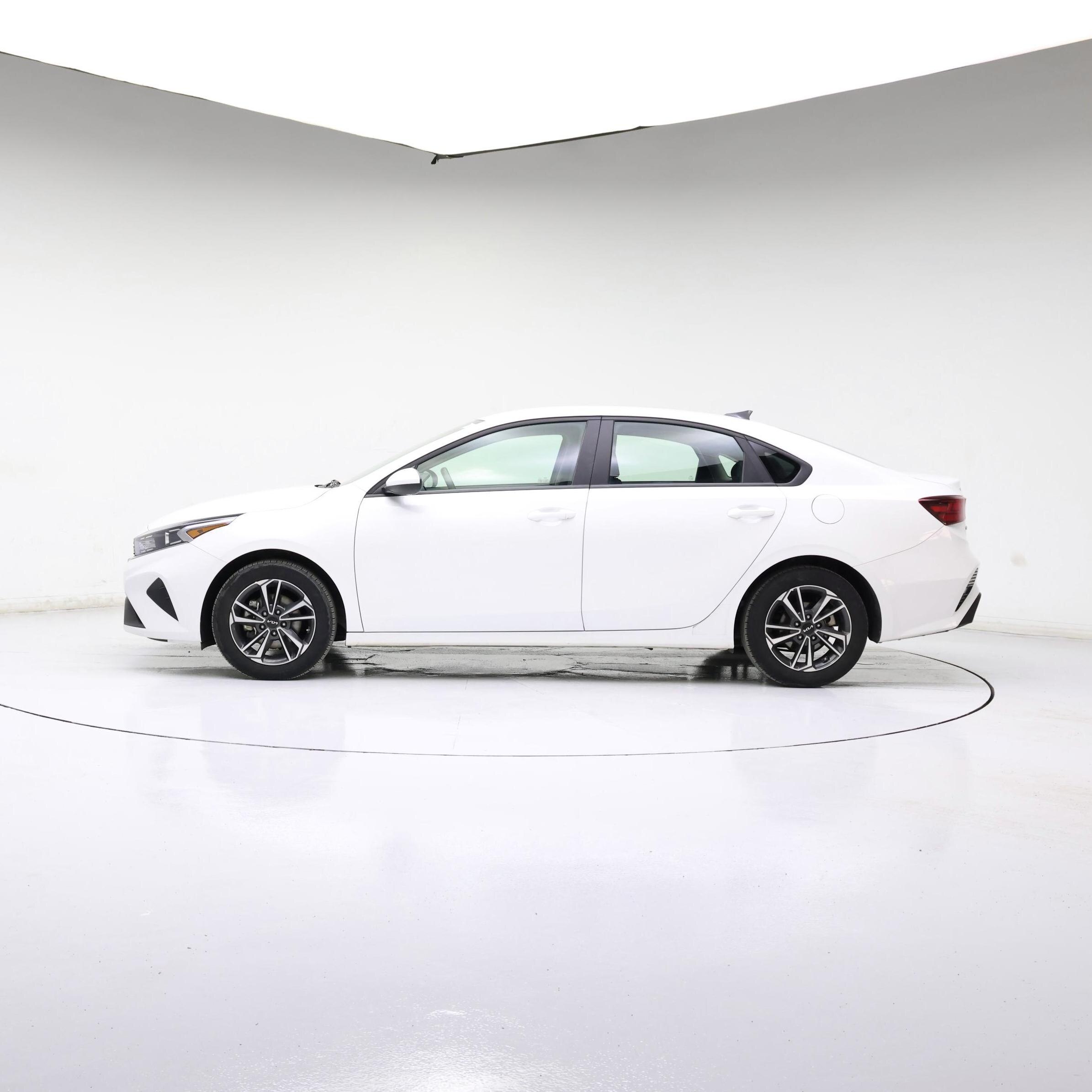 Thumbnail: 2024 Kia Forte - 3