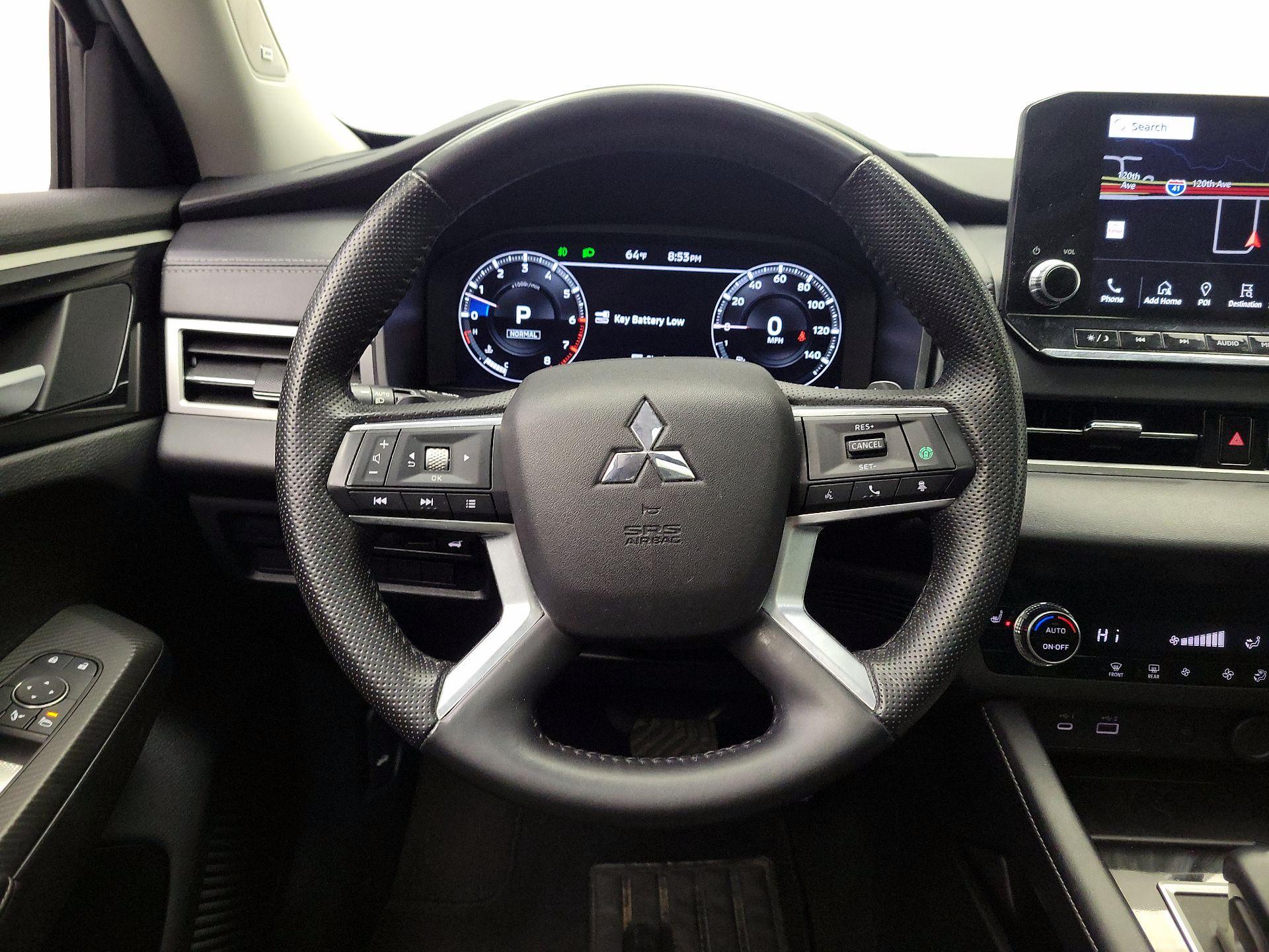 Thumbnail: 2024 Mitsubishi Outlander - 10