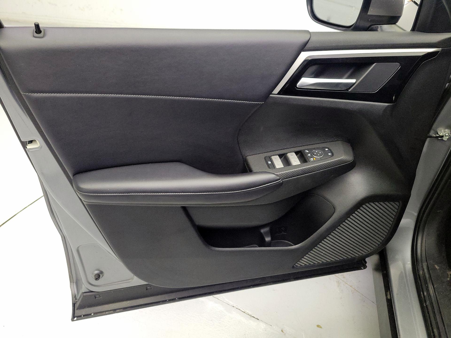 Thumbnail: 2024 Mitsubishi Outlander - 12