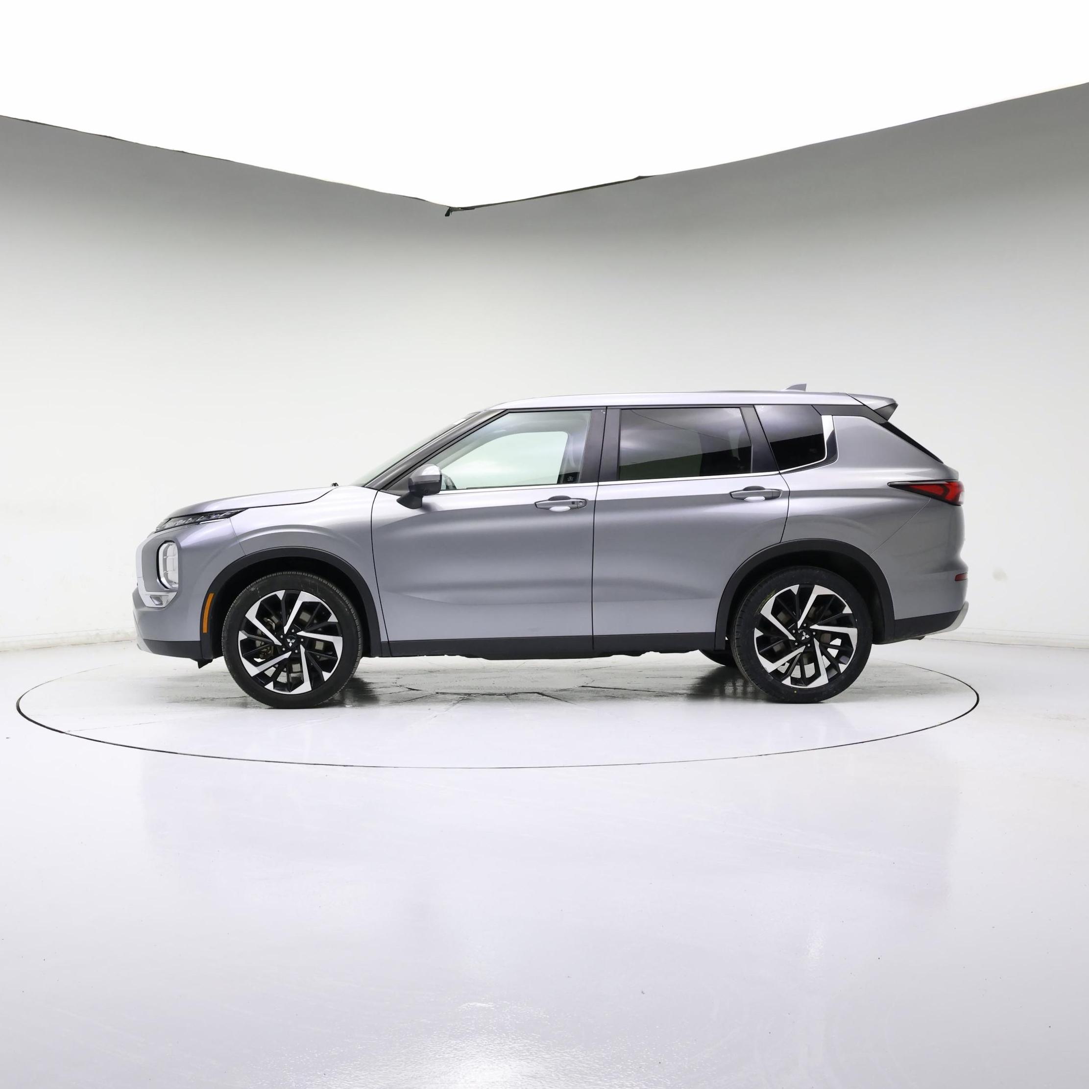 Thumbnail: 2024 Mitsubishi Outlander - 3