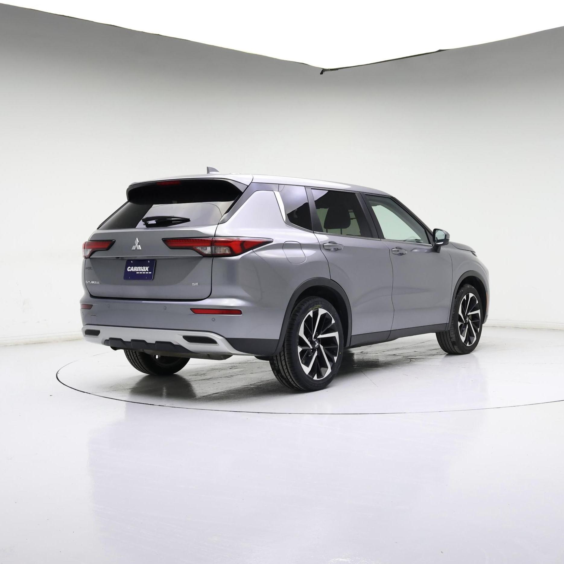 Thumbnail: 2024 Mitsubishi Outlander - 8