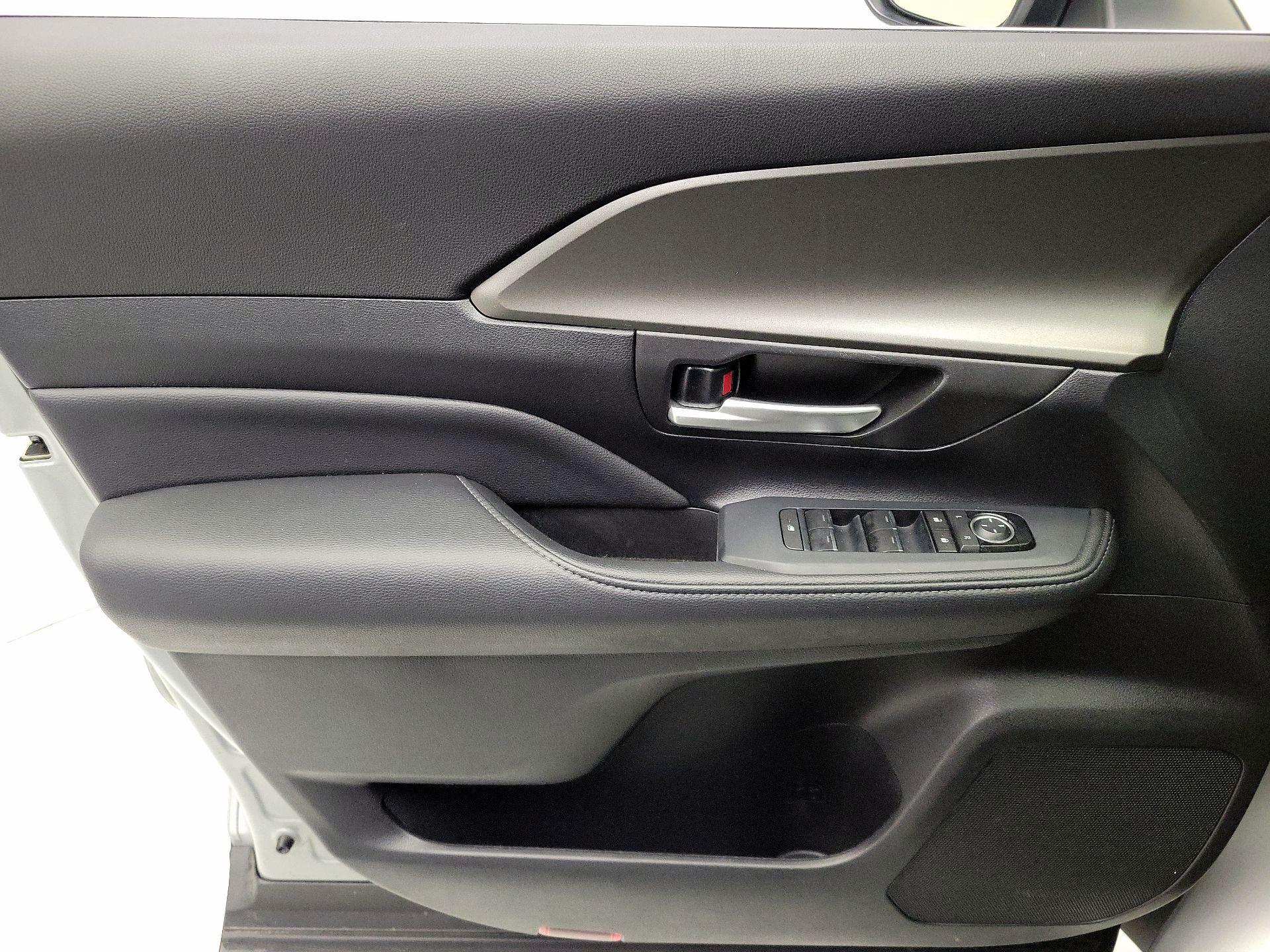 Thumbnail: 2025 Toyota Grand Highlander - 12