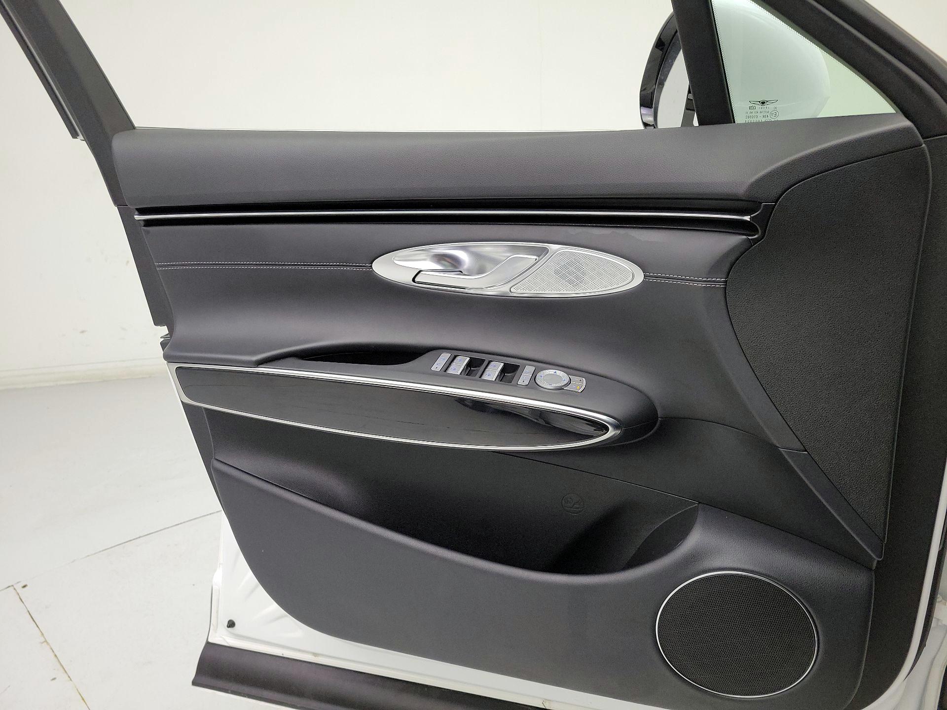 Thumbnail: 2025 Genesis GV70 - 12