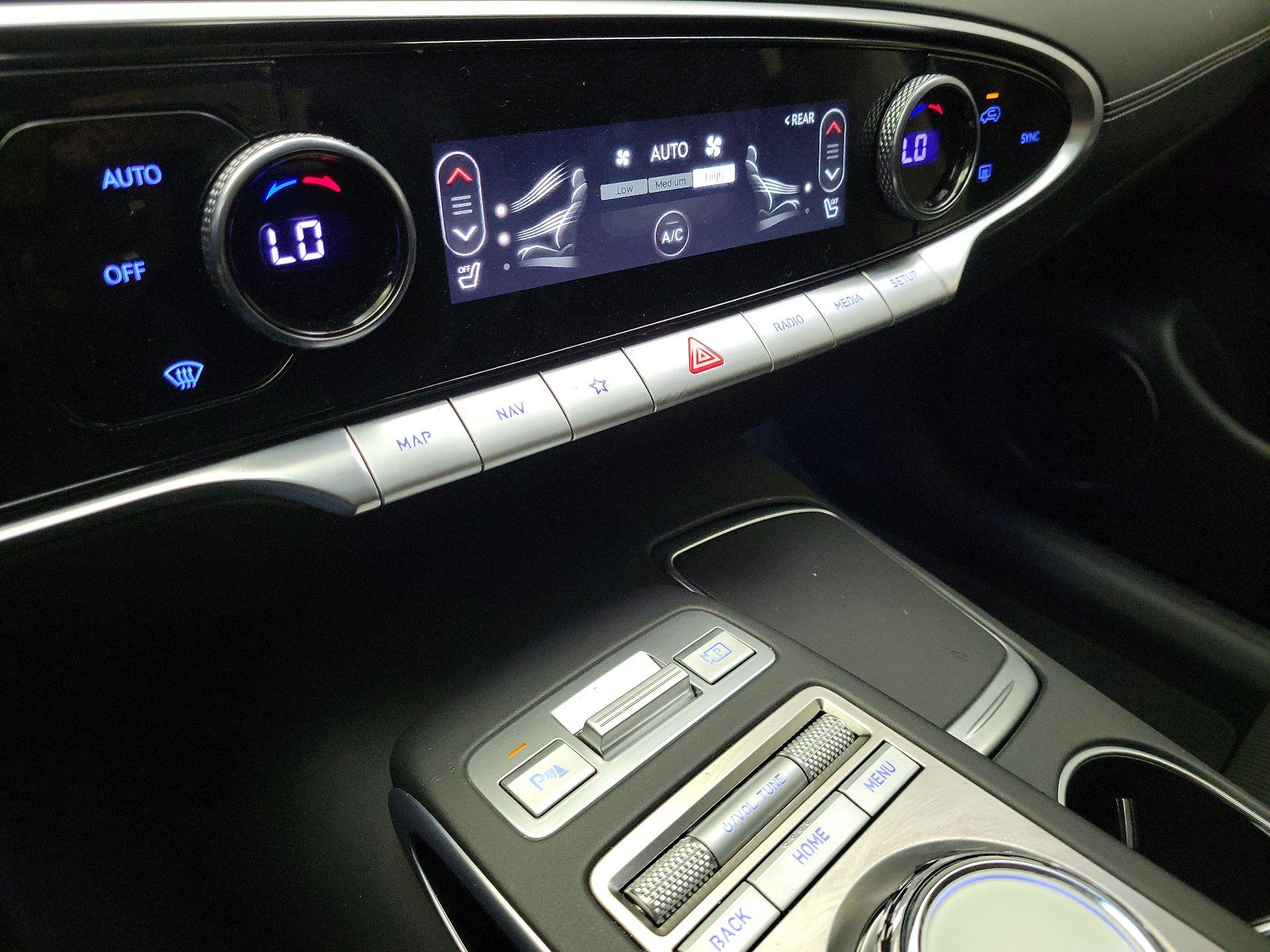 Thumbnail: 2025 Genesis GV70 - 17