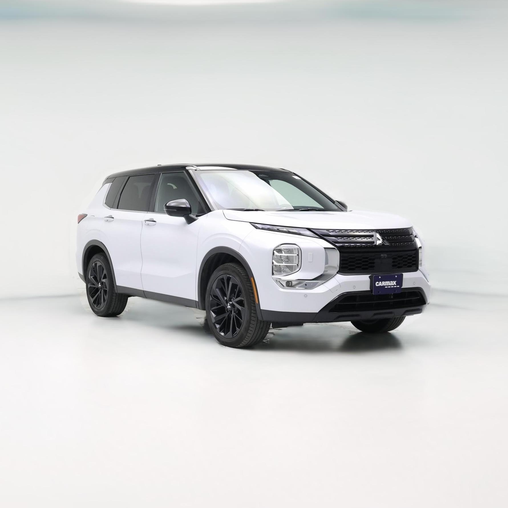 Thumbnail: 2023 Mitsubishi Outlander - 1