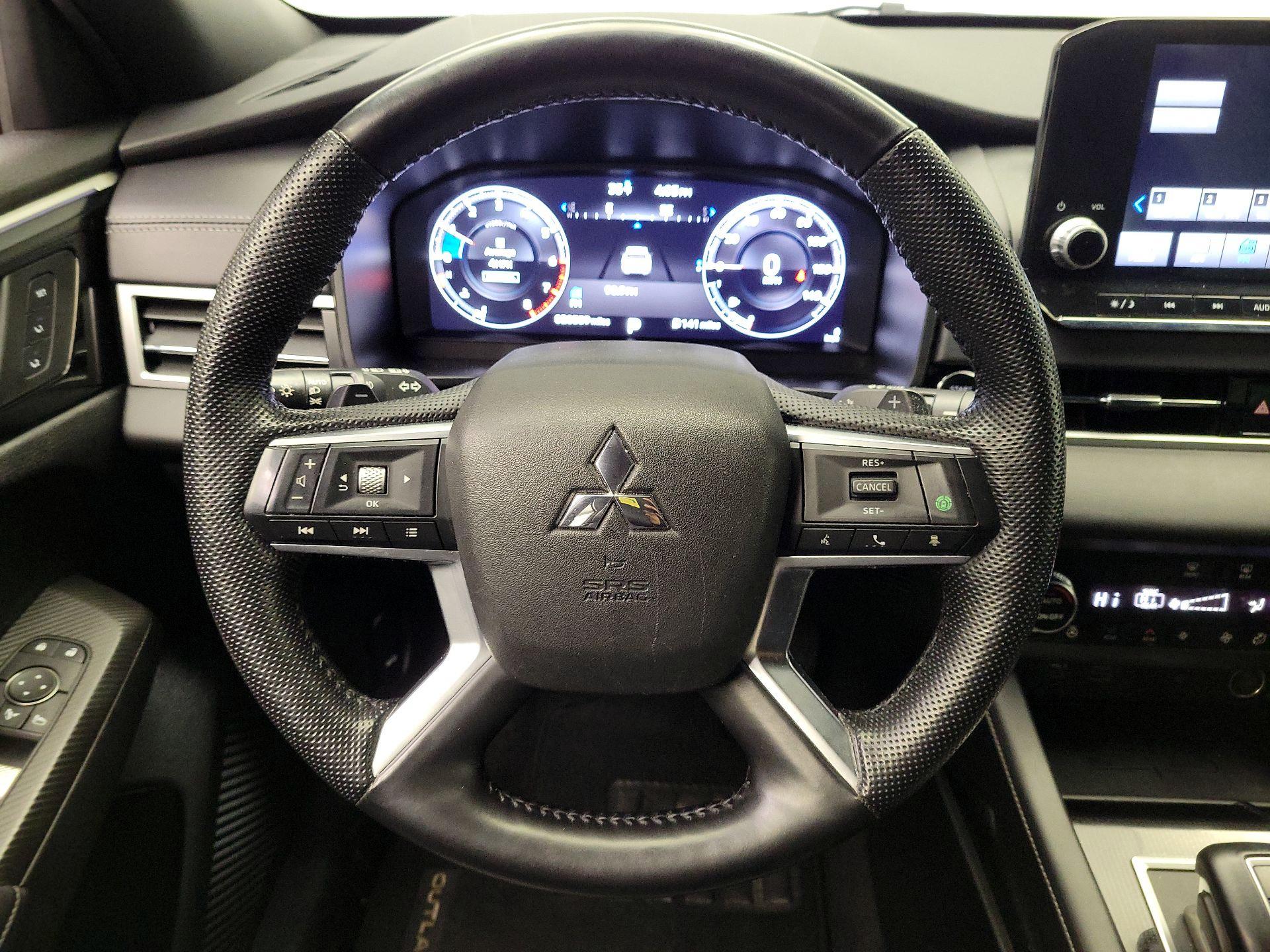 Thumbnail: 2023 Mitsubishi Outlander - 10