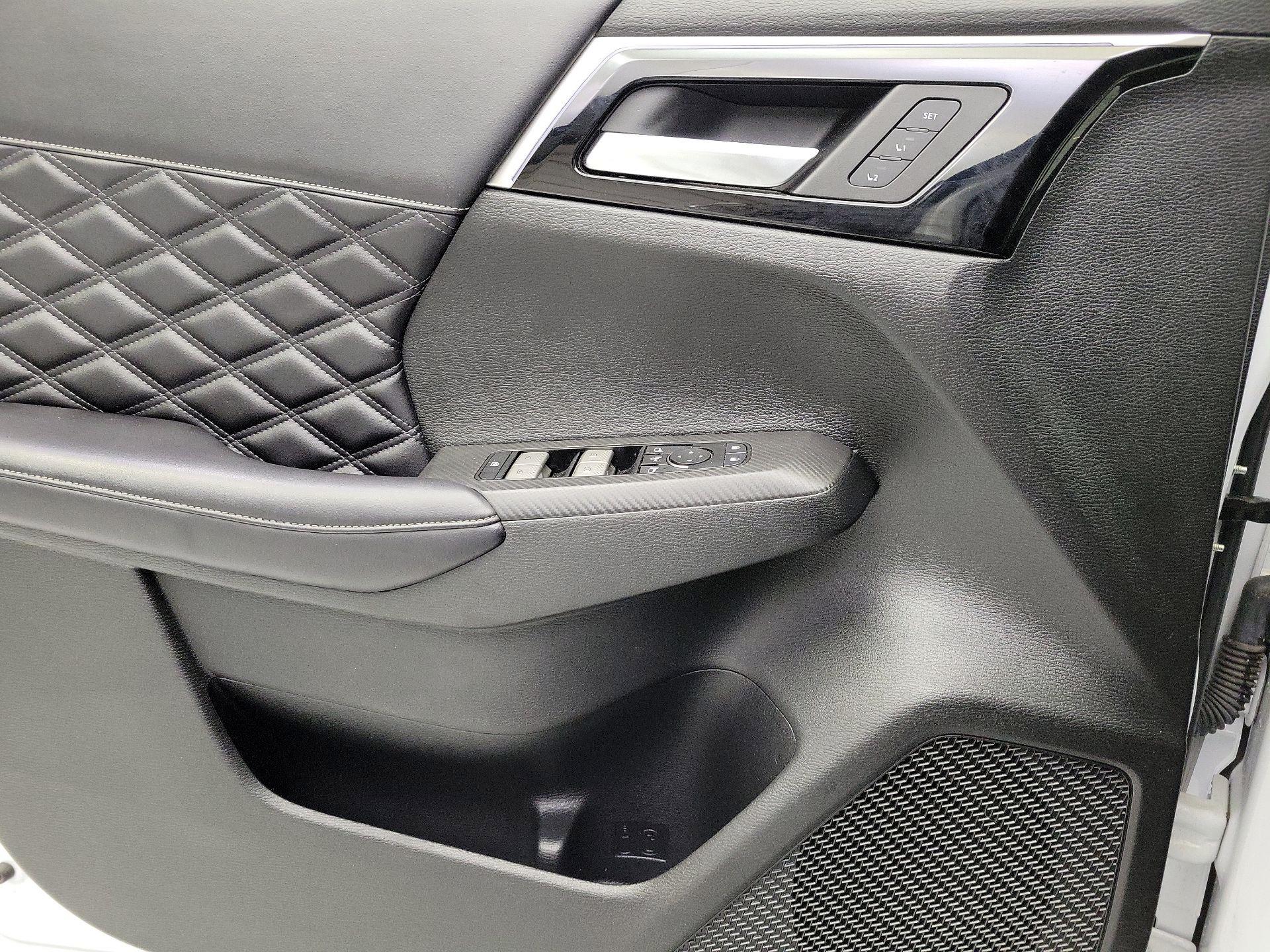 Thumbnail: 2023 Mitsubishi Outlander - 12