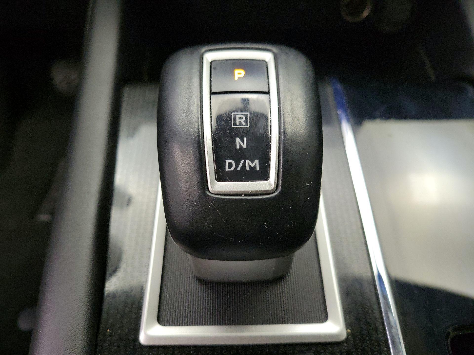 Thumbnail: 2023 Mitsubishi Outlander - 16