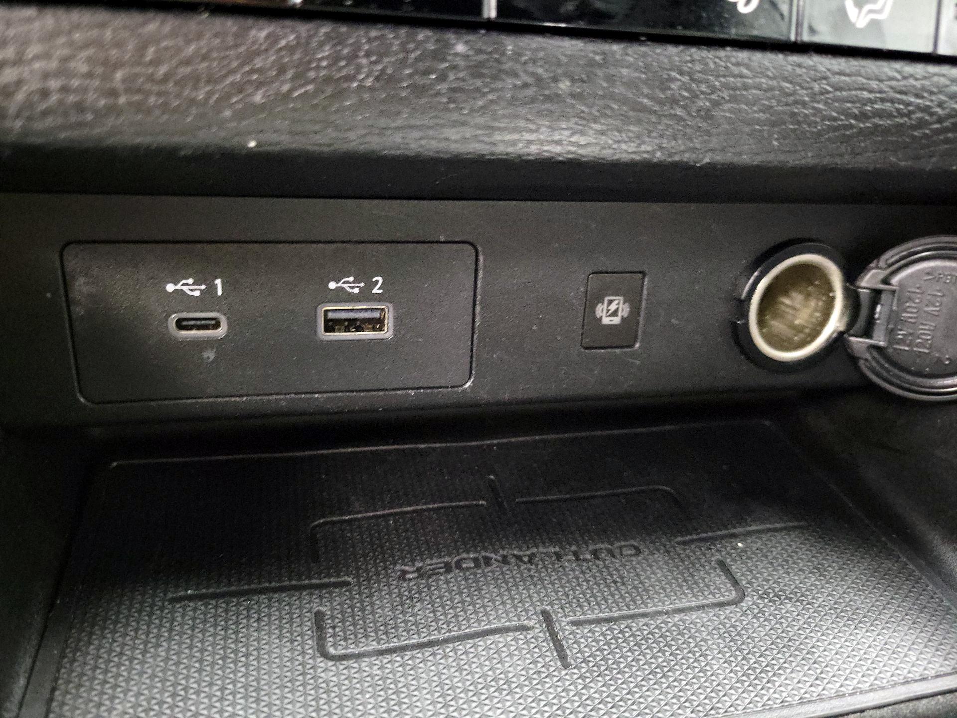 Thumbnail: 2023 Mitsubishi Outlander - 17