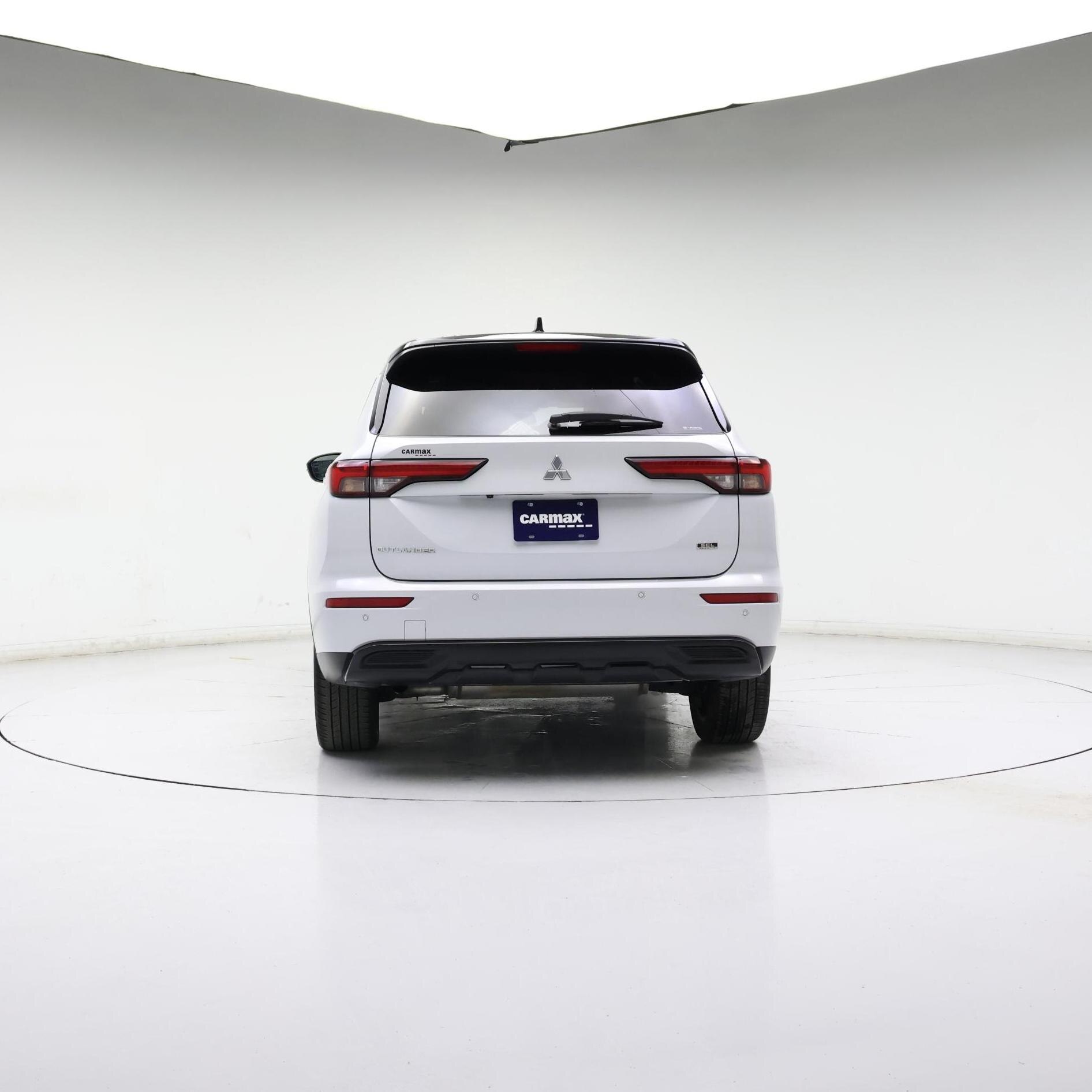 Thumbnail: 2023 Mitsubishi Outlander - 6