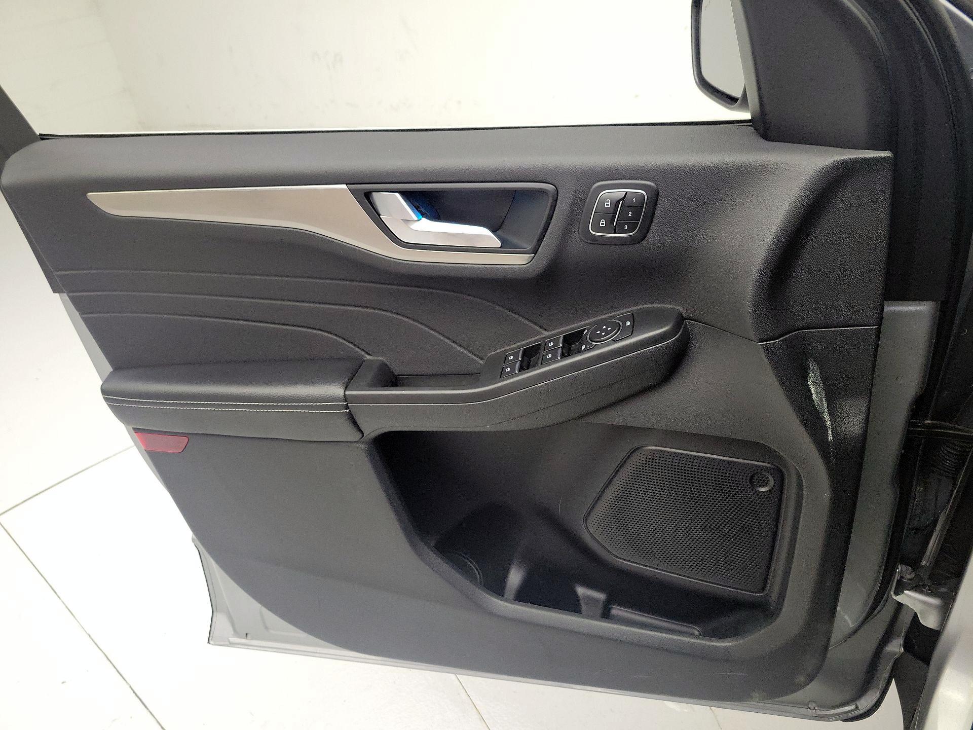 Thumbnail: 2022 Ford Escape - 12