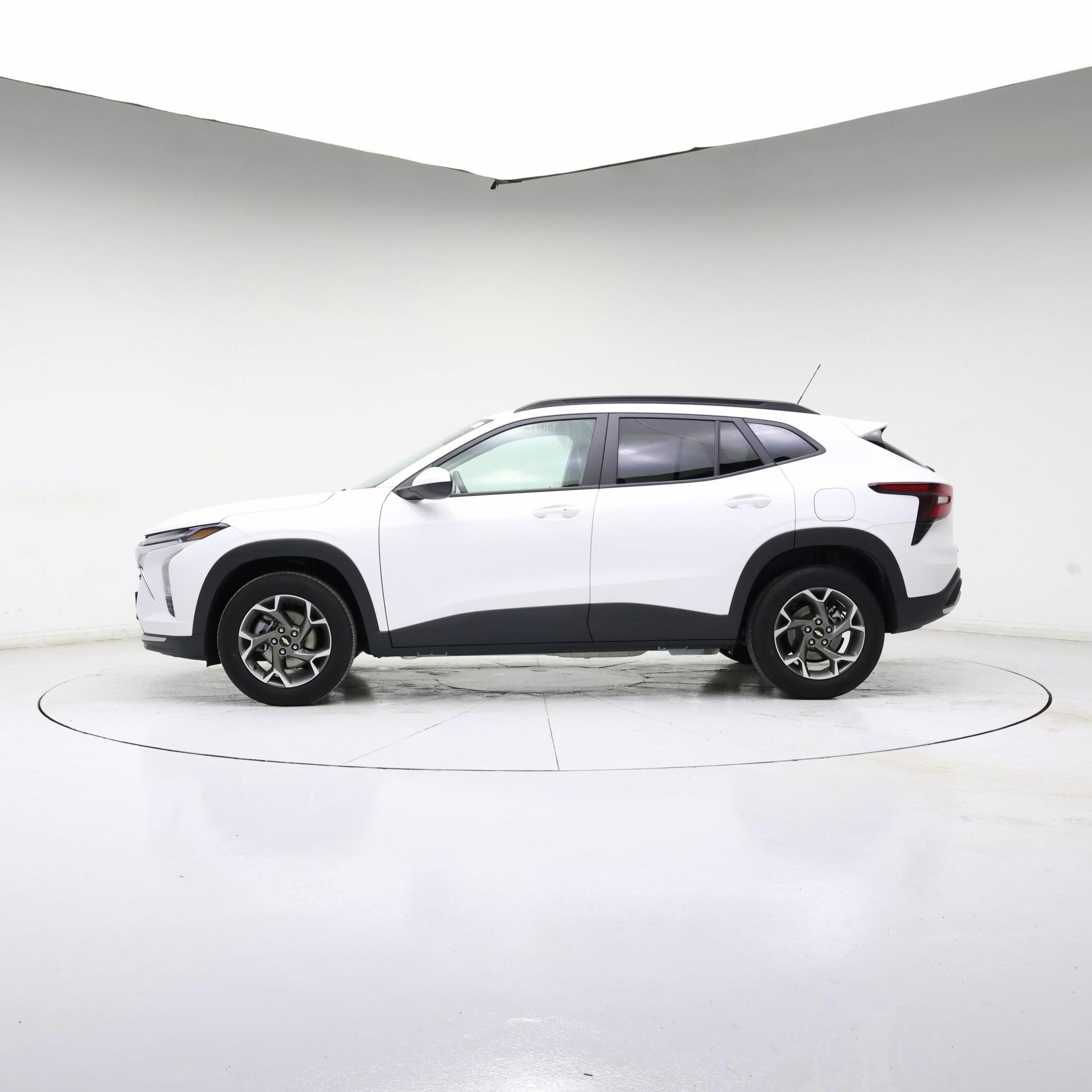 Thumbnail: 2025 Chevrolet Trax - 3