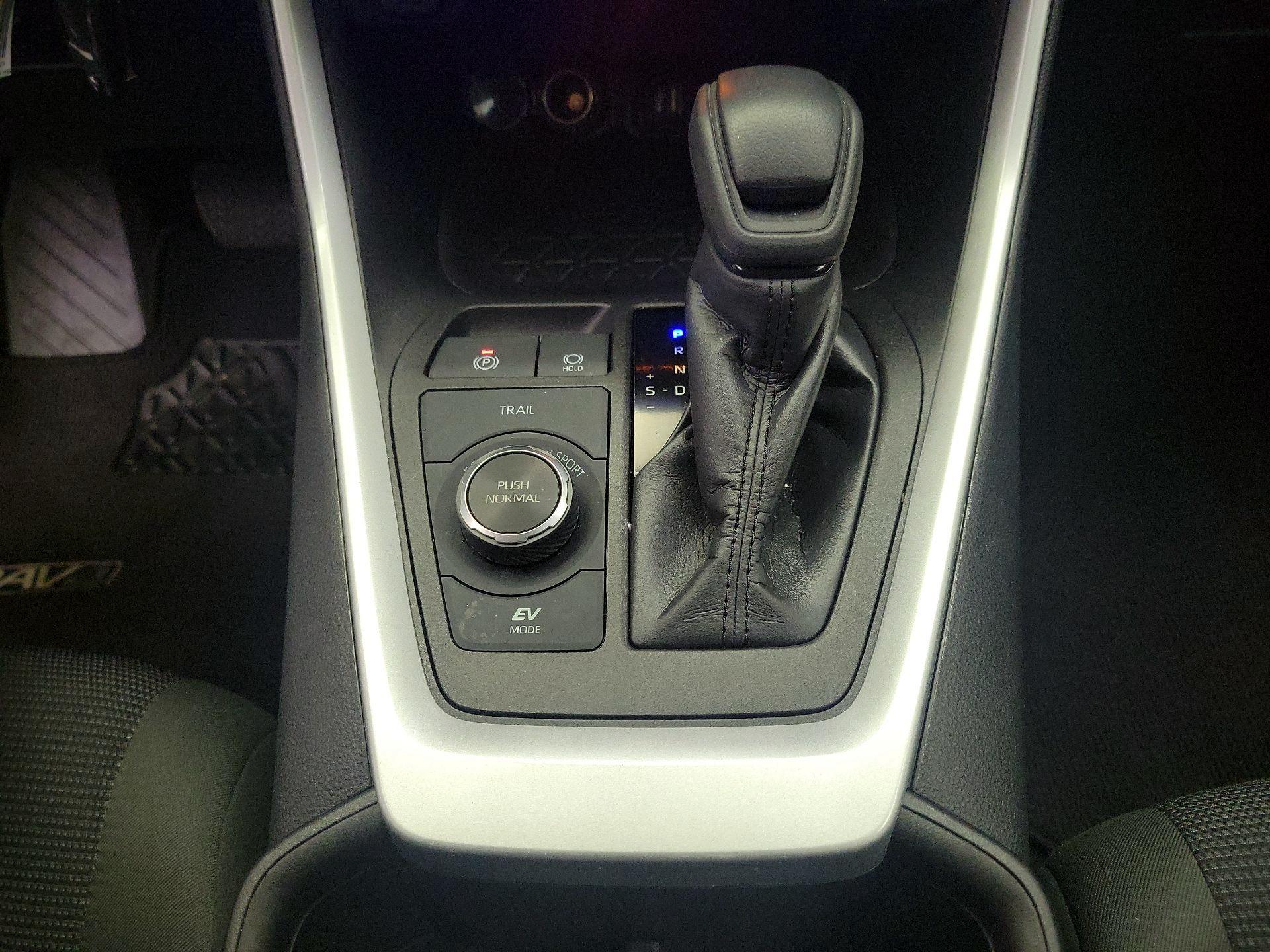 Thumbnail: 2023 Toyota RAV4 - 17