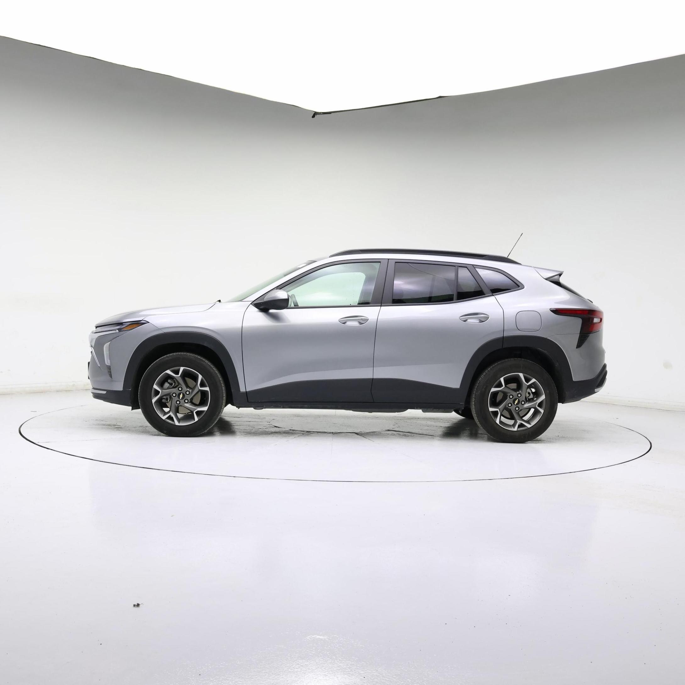 Thumbnail: 2025 Chevrolet Trax - 3