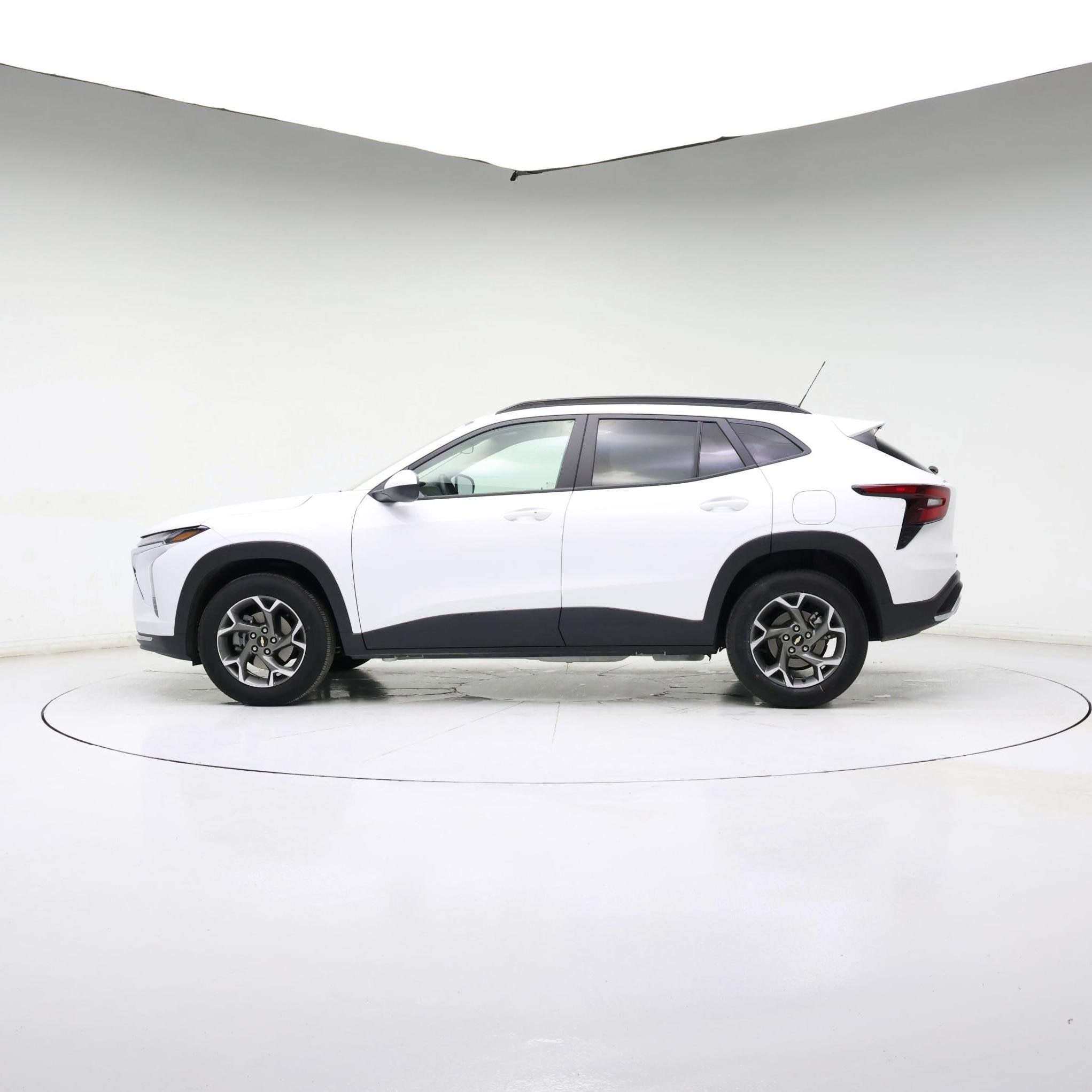 Thumbnail: 2025 Chevrolet Trax - 3