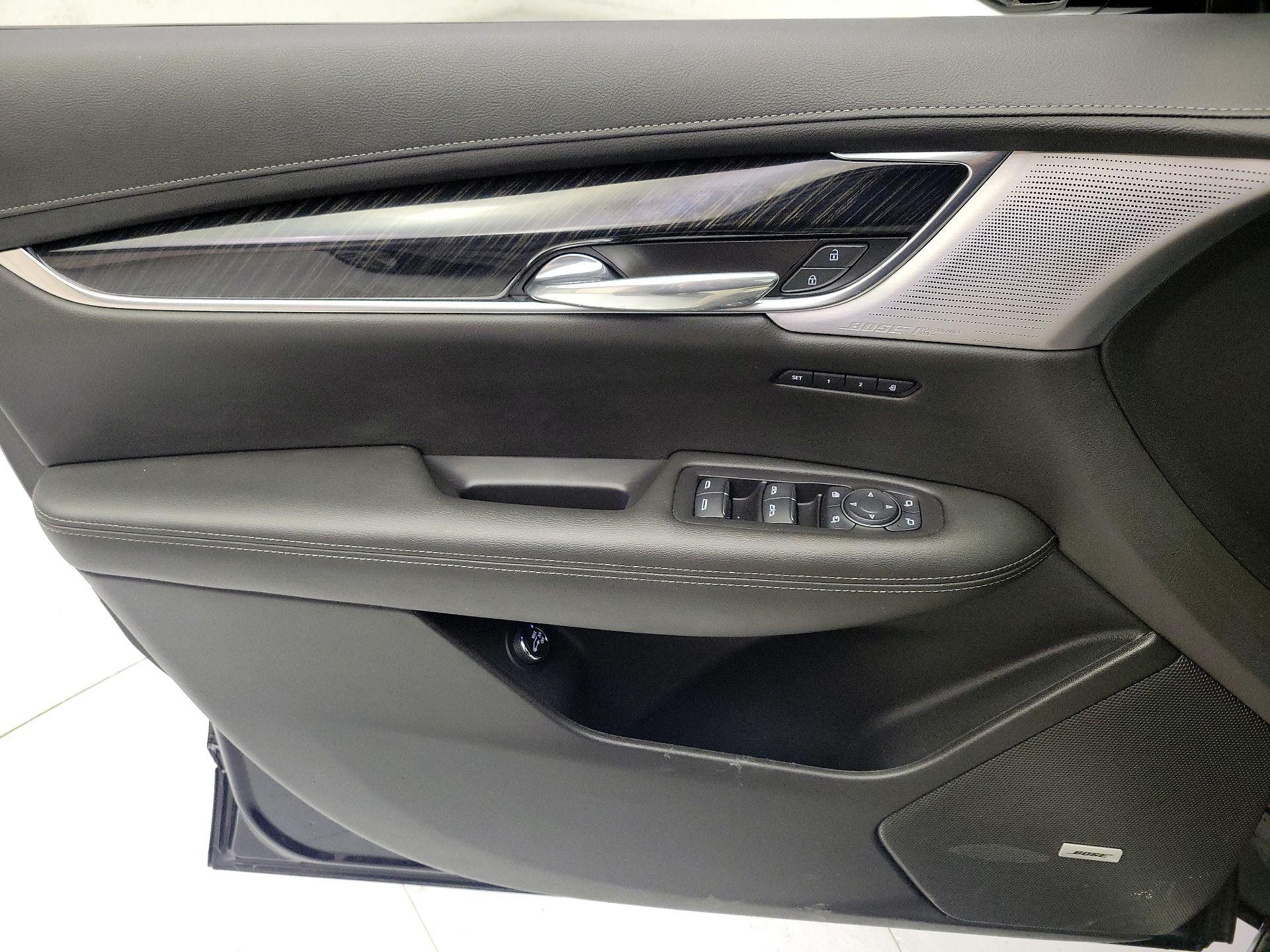 Thumbnail: 2021 Cadillac XT6 - 12