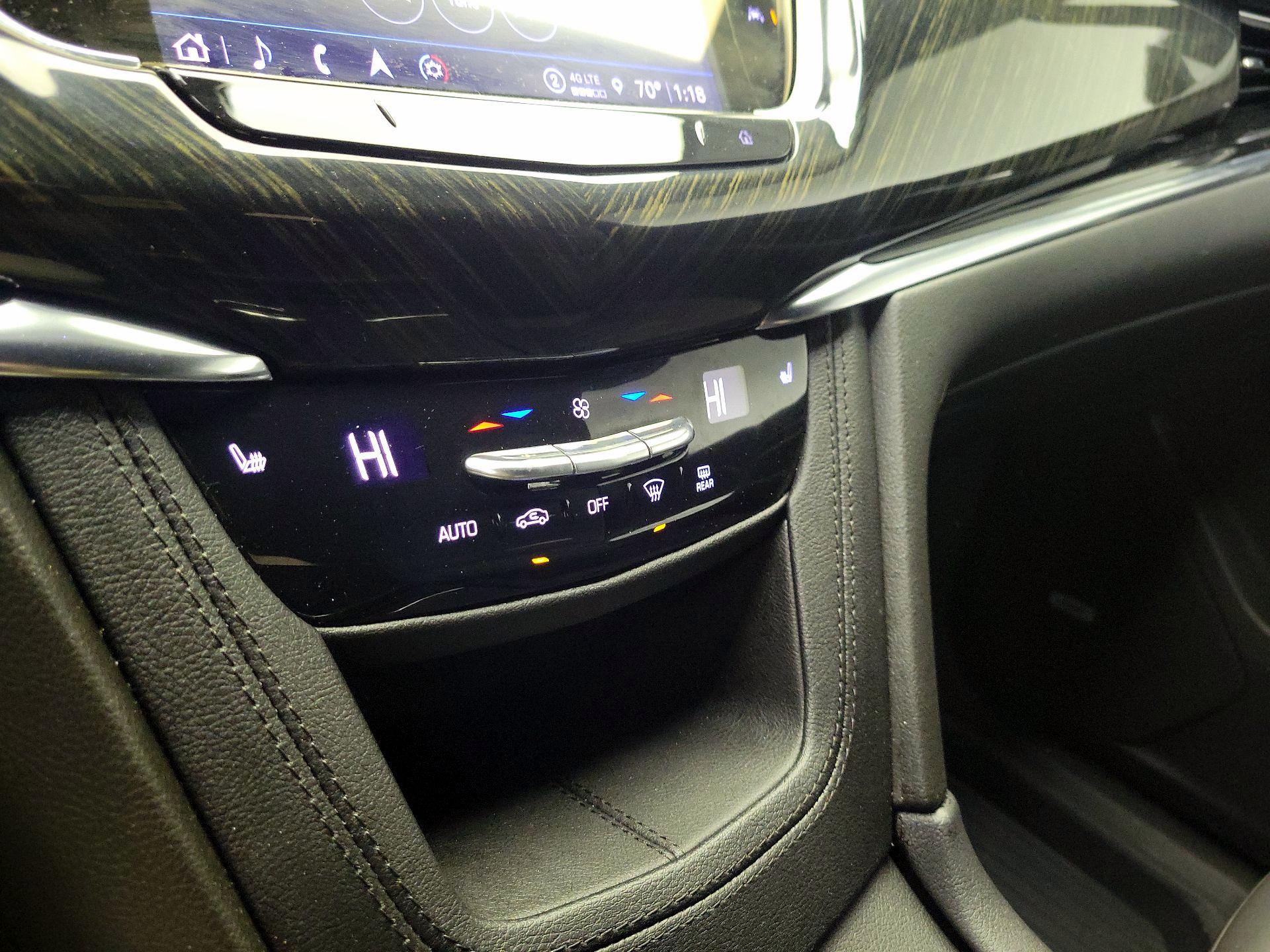 Thumbnail: 2021 Cadillac XT6 - 16