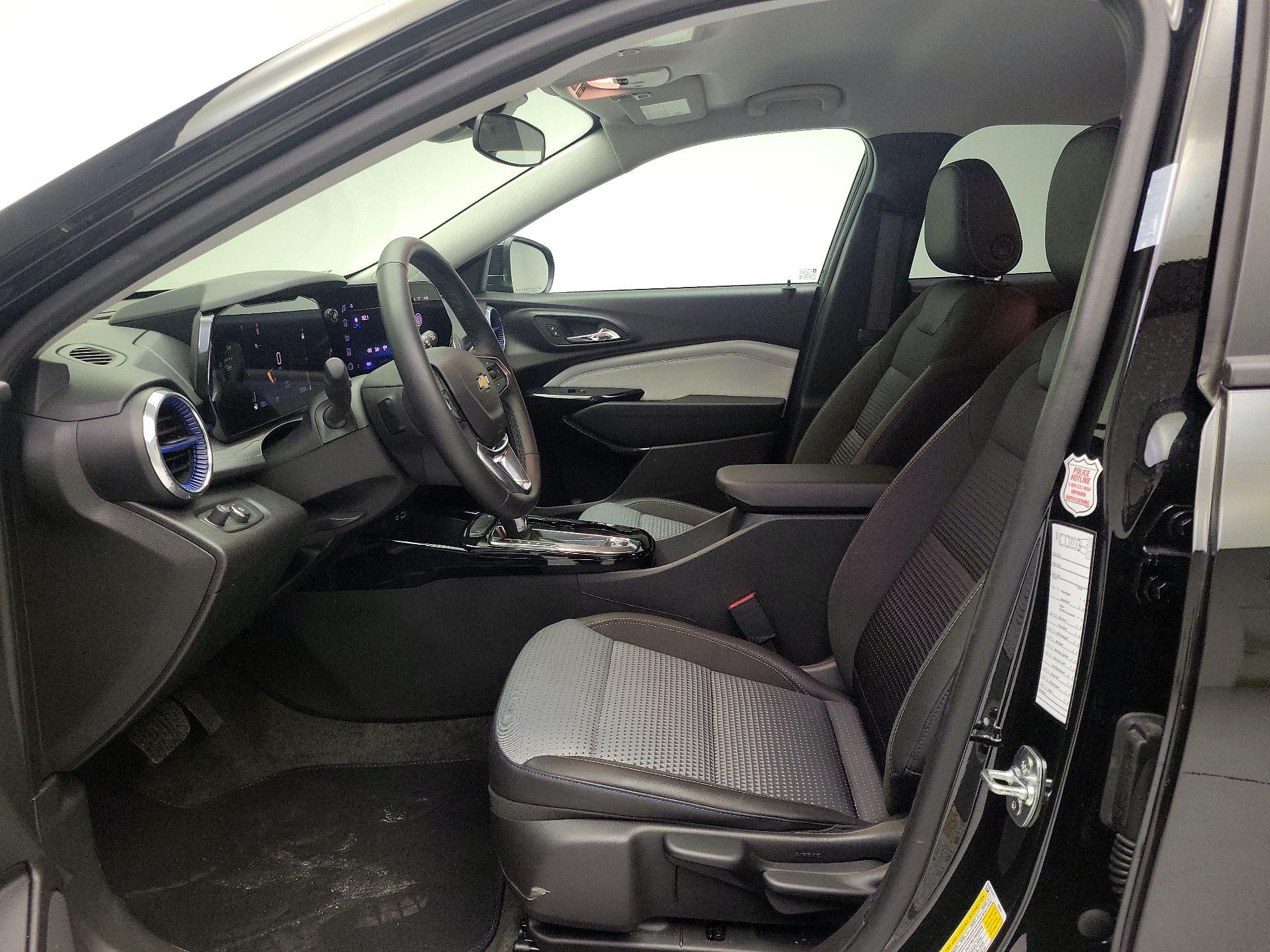 Thumbnail: 2025 Chevrolet Trax - 11