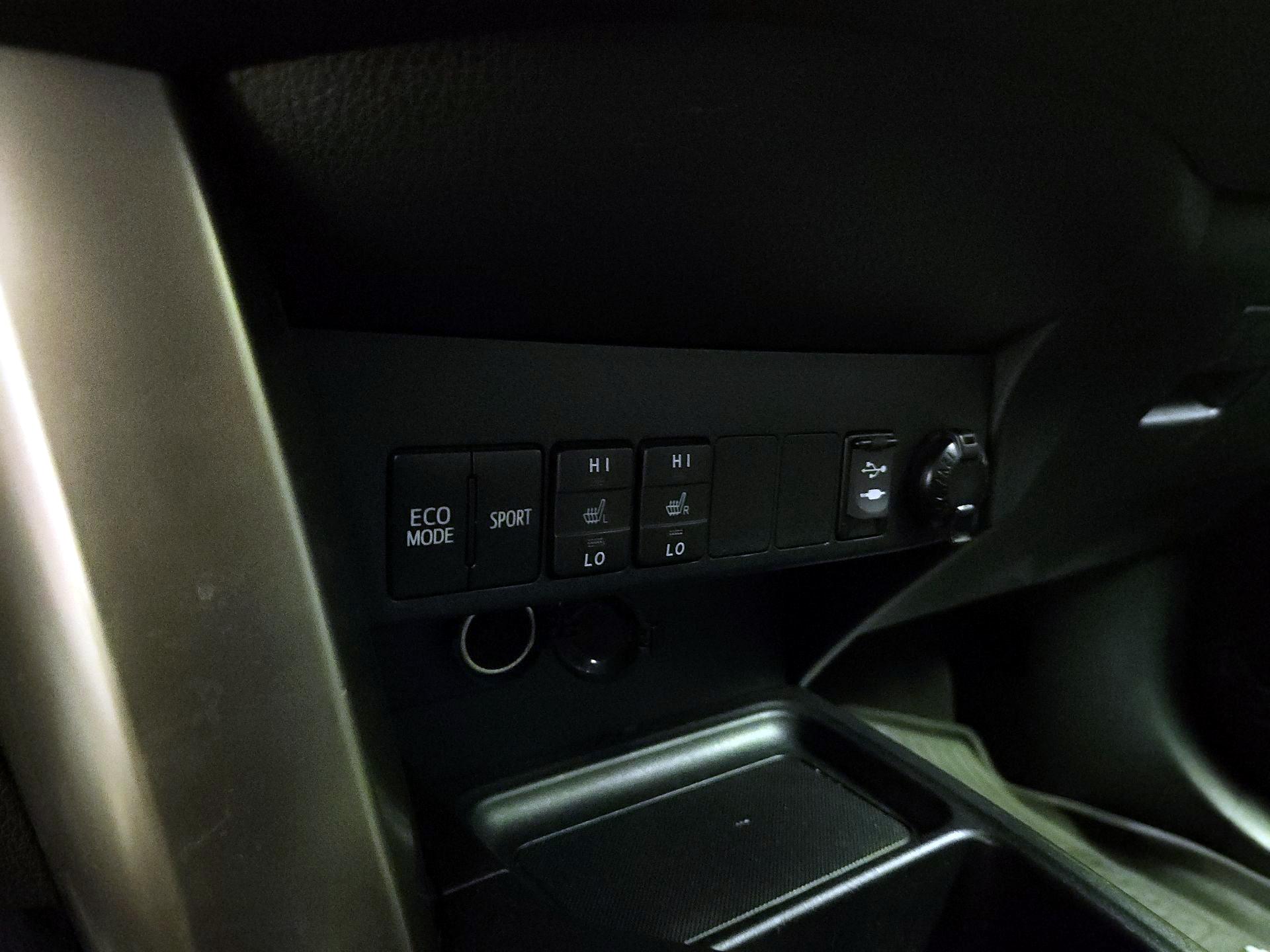 Thumbnail: 2015 Toyota RAV4 - 19