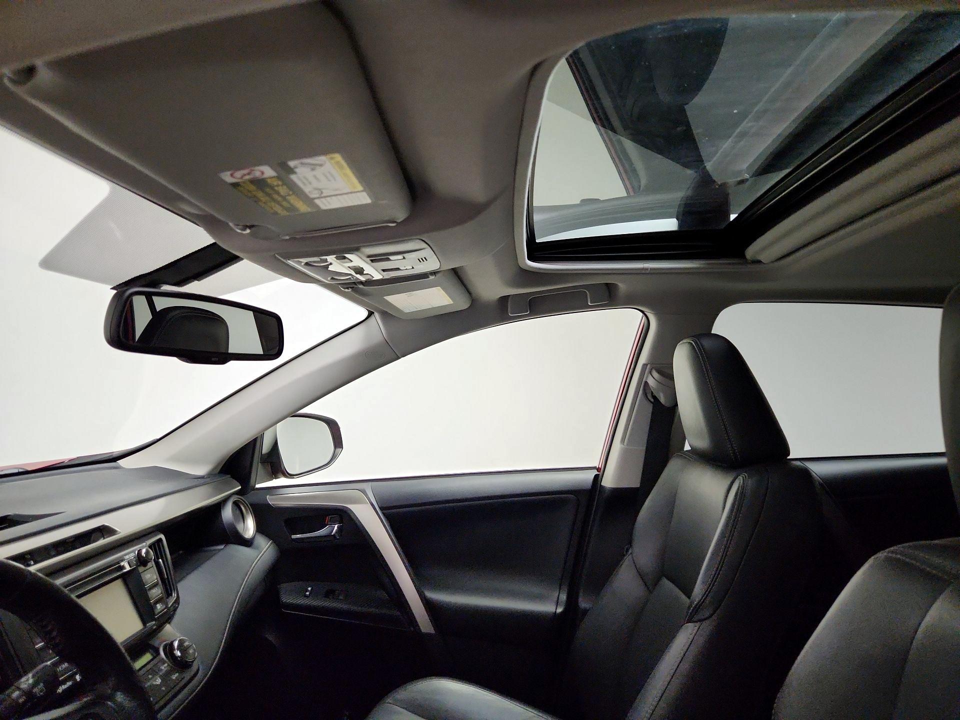 Thumbnail: 2015 Toyota RAV4 - 20