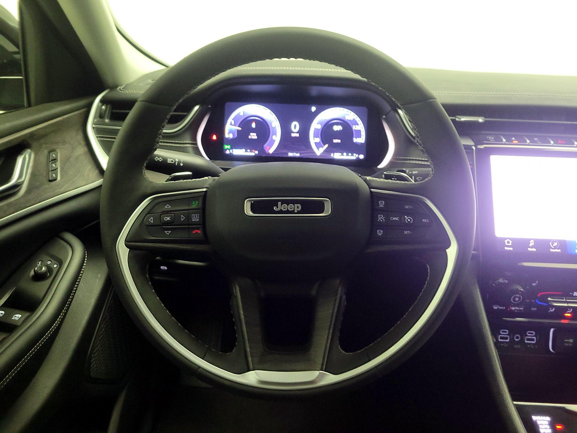 Thumbnail: 2024 Jeep Grand Cherokee - 10