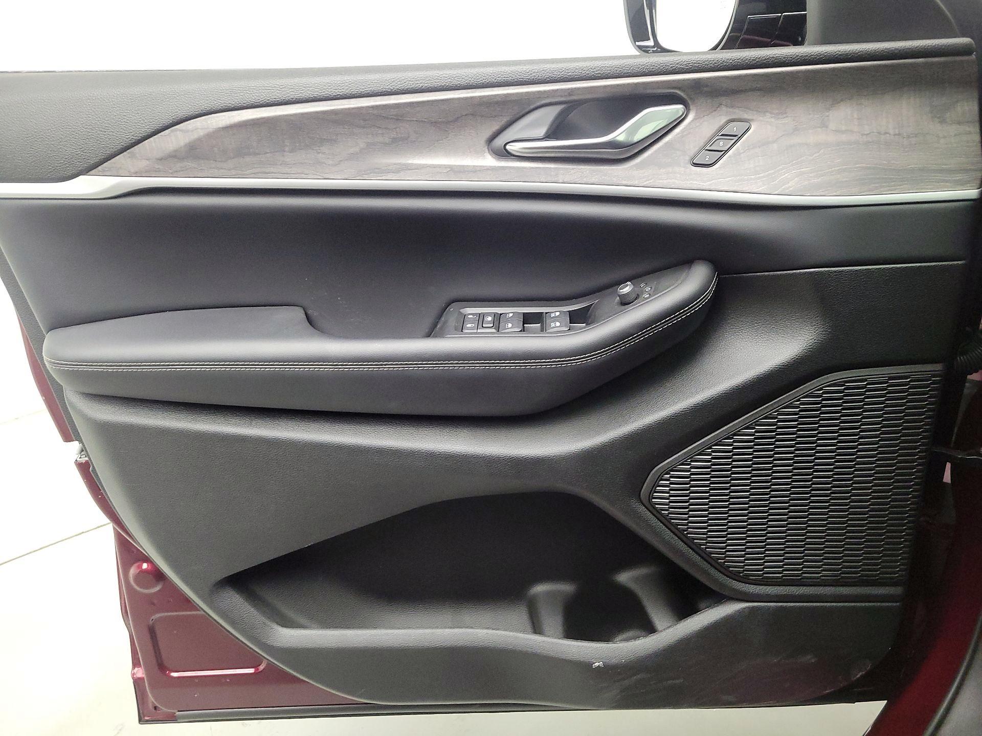 Thumbnail: 2024 Jeep Grand Cherokee - 12