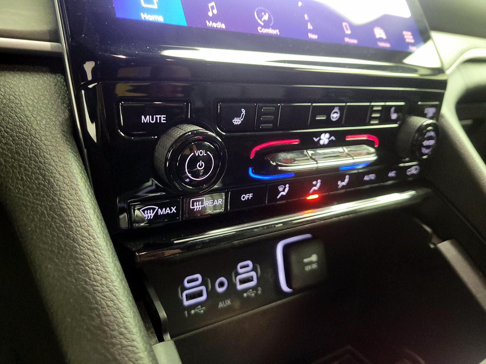 Thumbnail: 2024 Jeep Grand Cherokee - 16