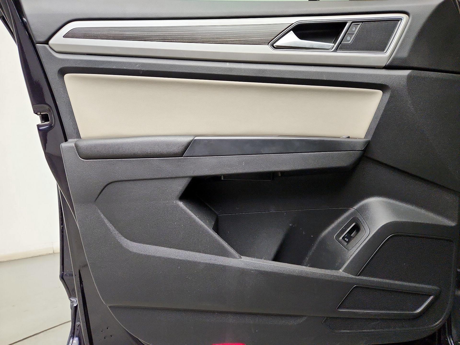 Thumbnail: 2018 Volkswagen Atlas - 12