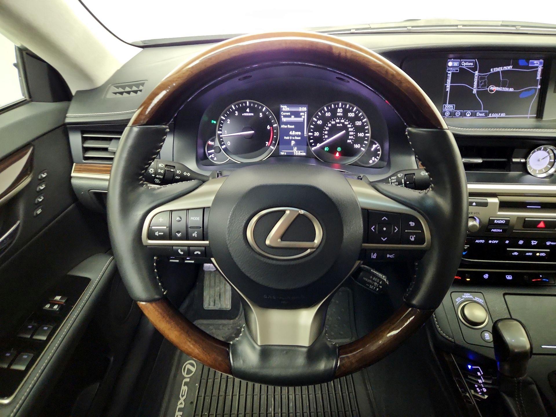 Thumbnail: 2016 Lexus ES - 10