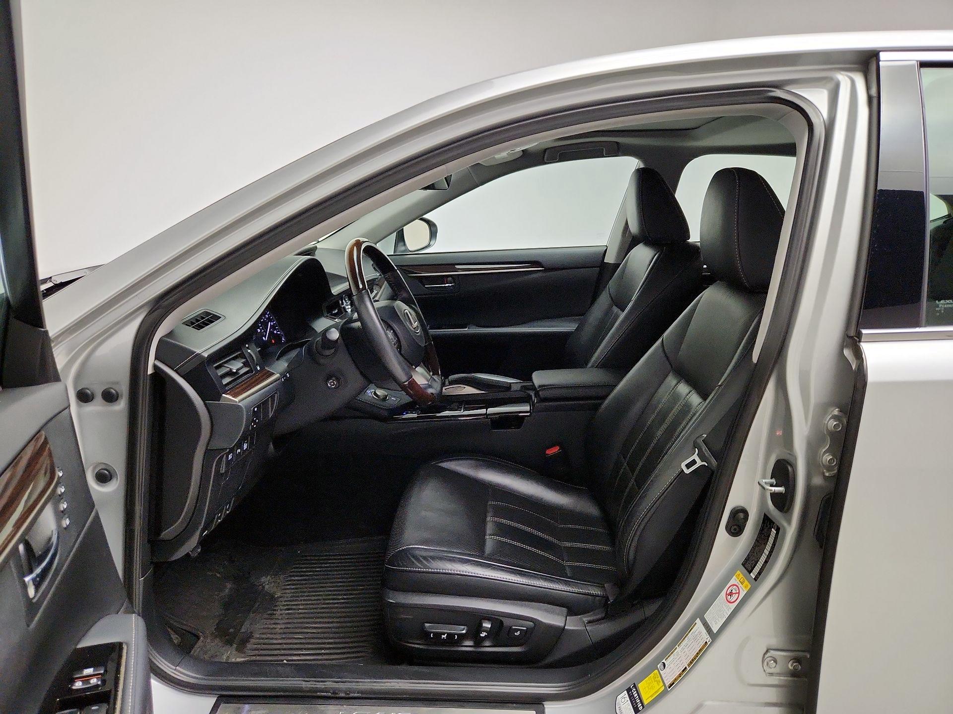 Thumbnail: 2016 Lexus ES - 11