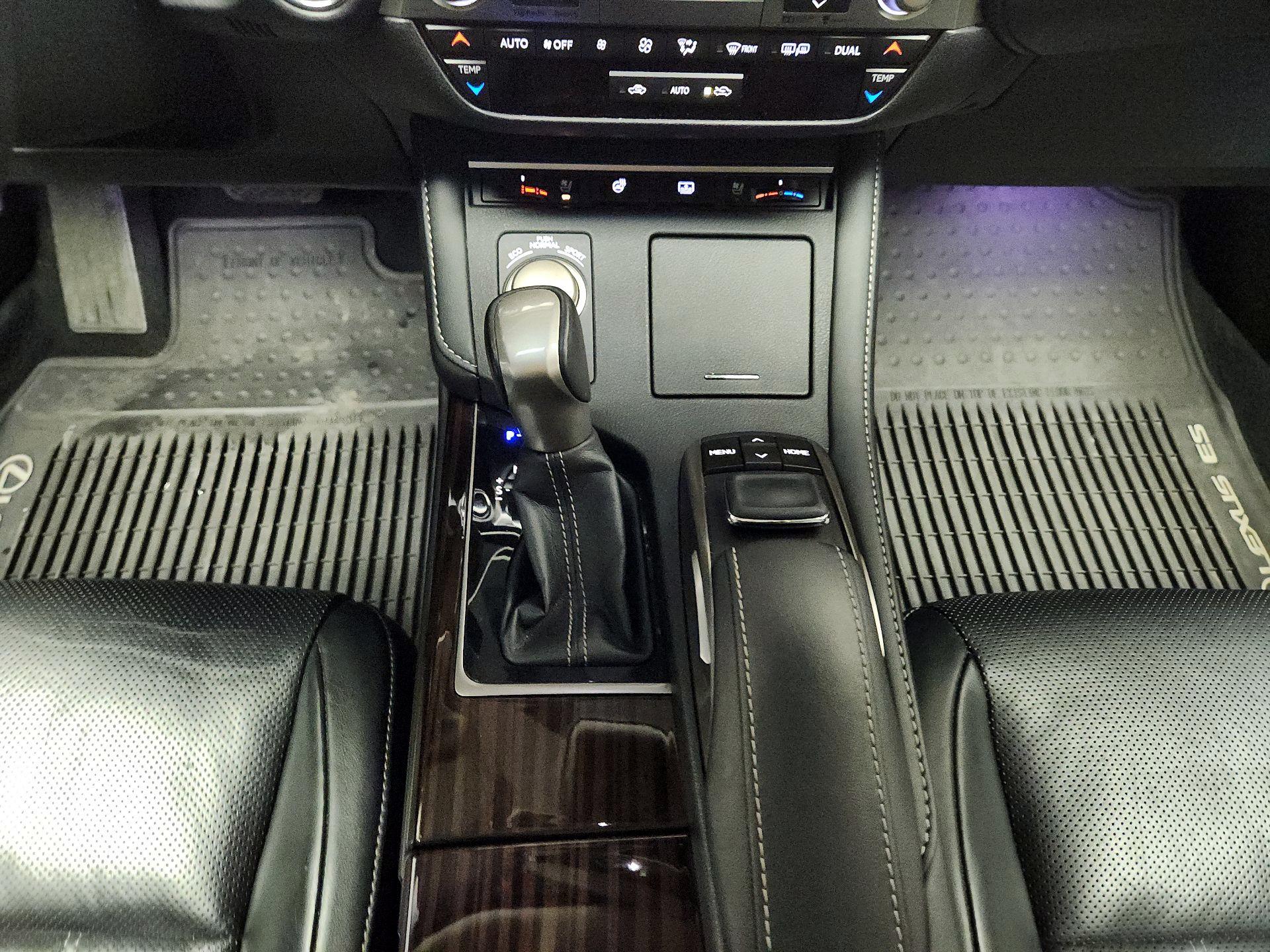 Thumbnail: 2016 Lexus ES - 18