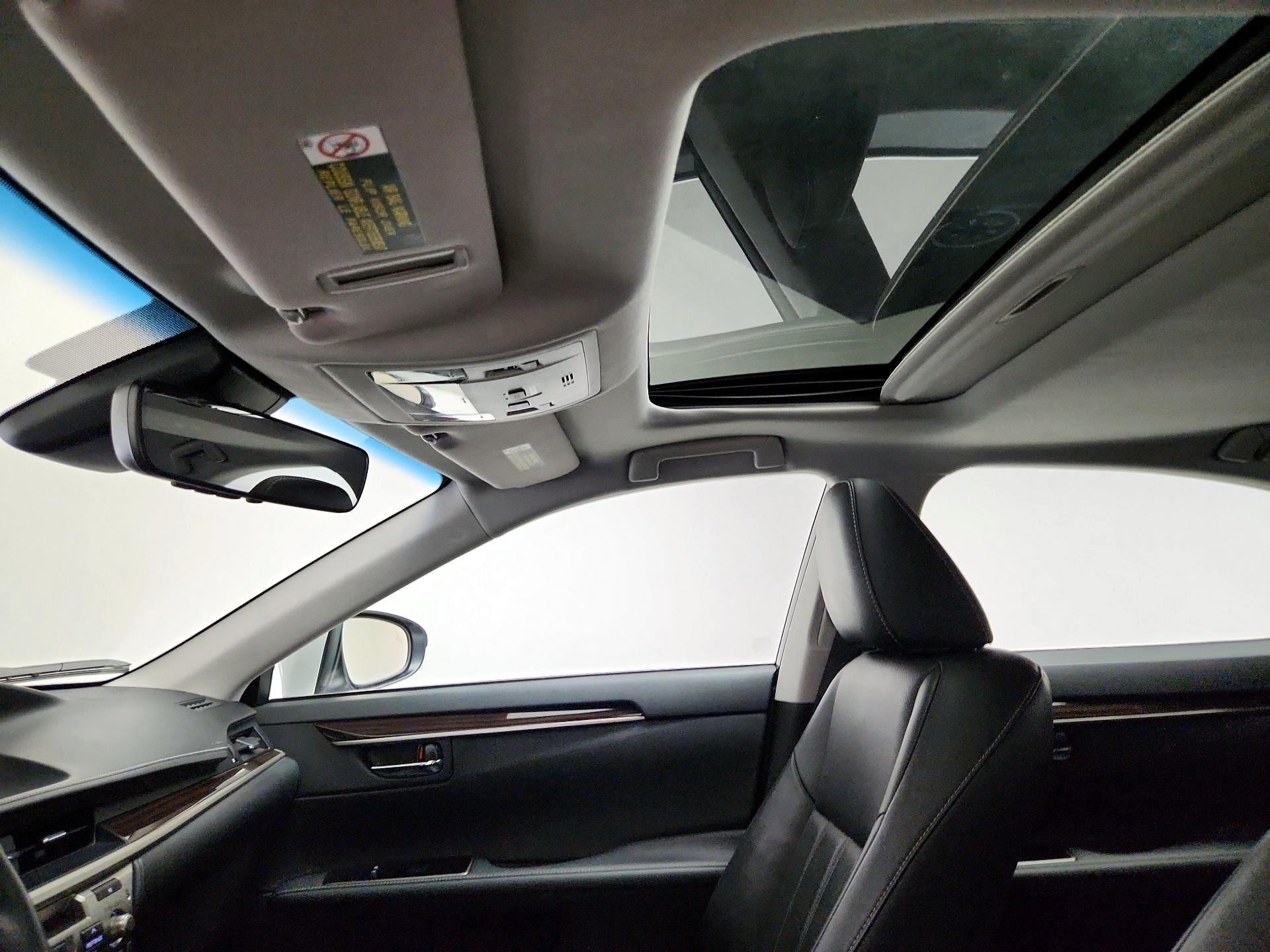 Thumbnail: 2016 Lexus ES - 20