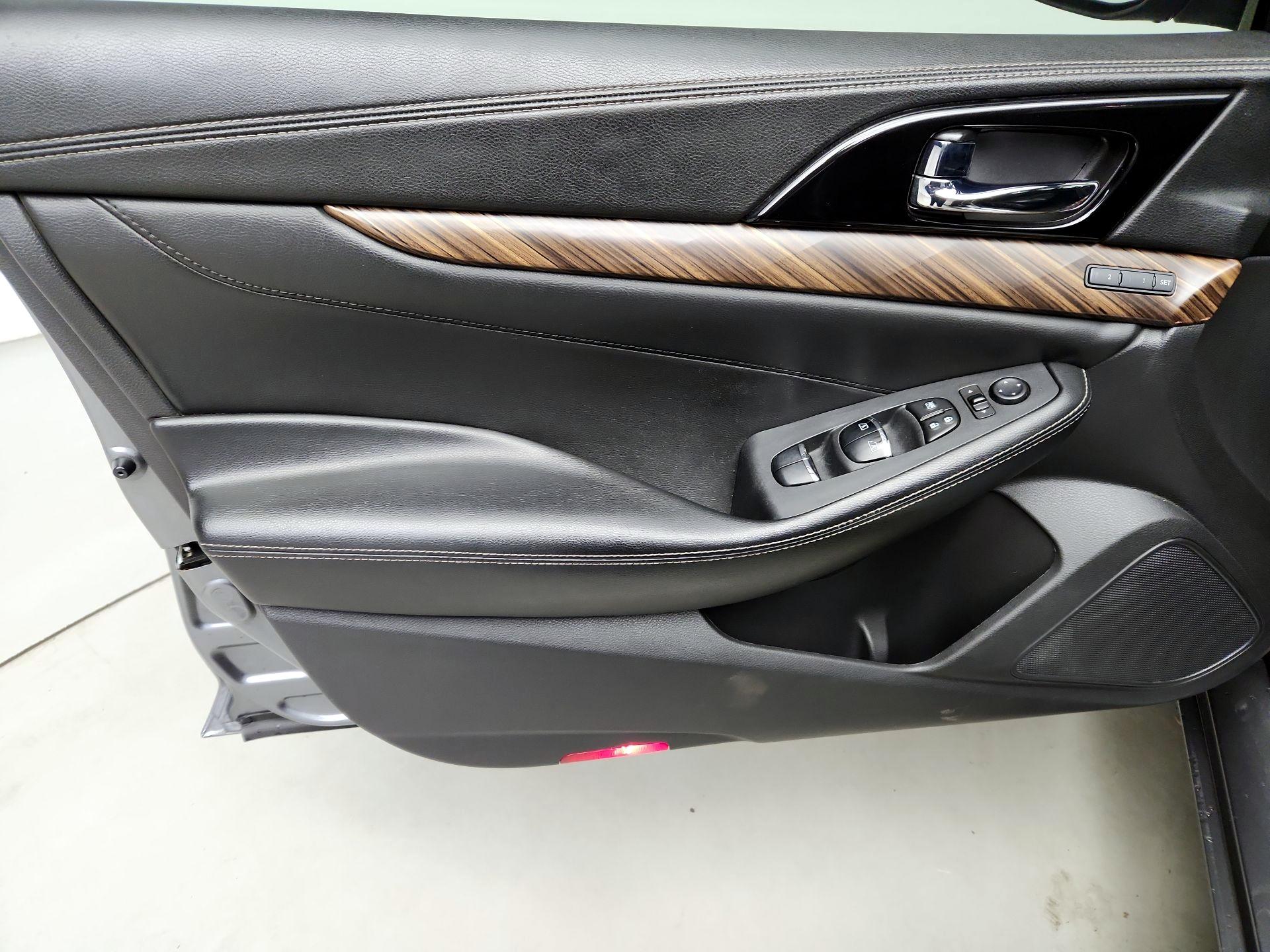 Thumbnail: 2017 Nissan Maxima - 12