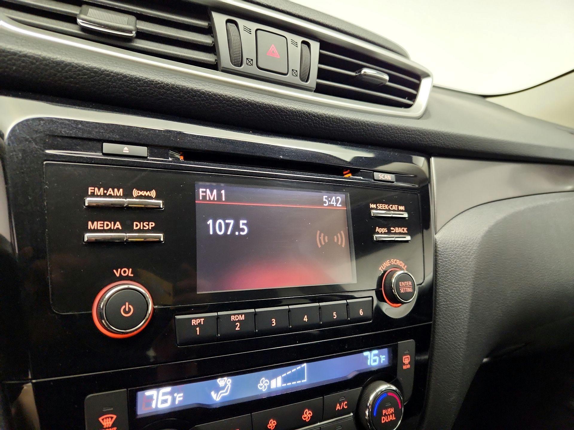 Thumbnail: 2016 Nissan Rogue - 15