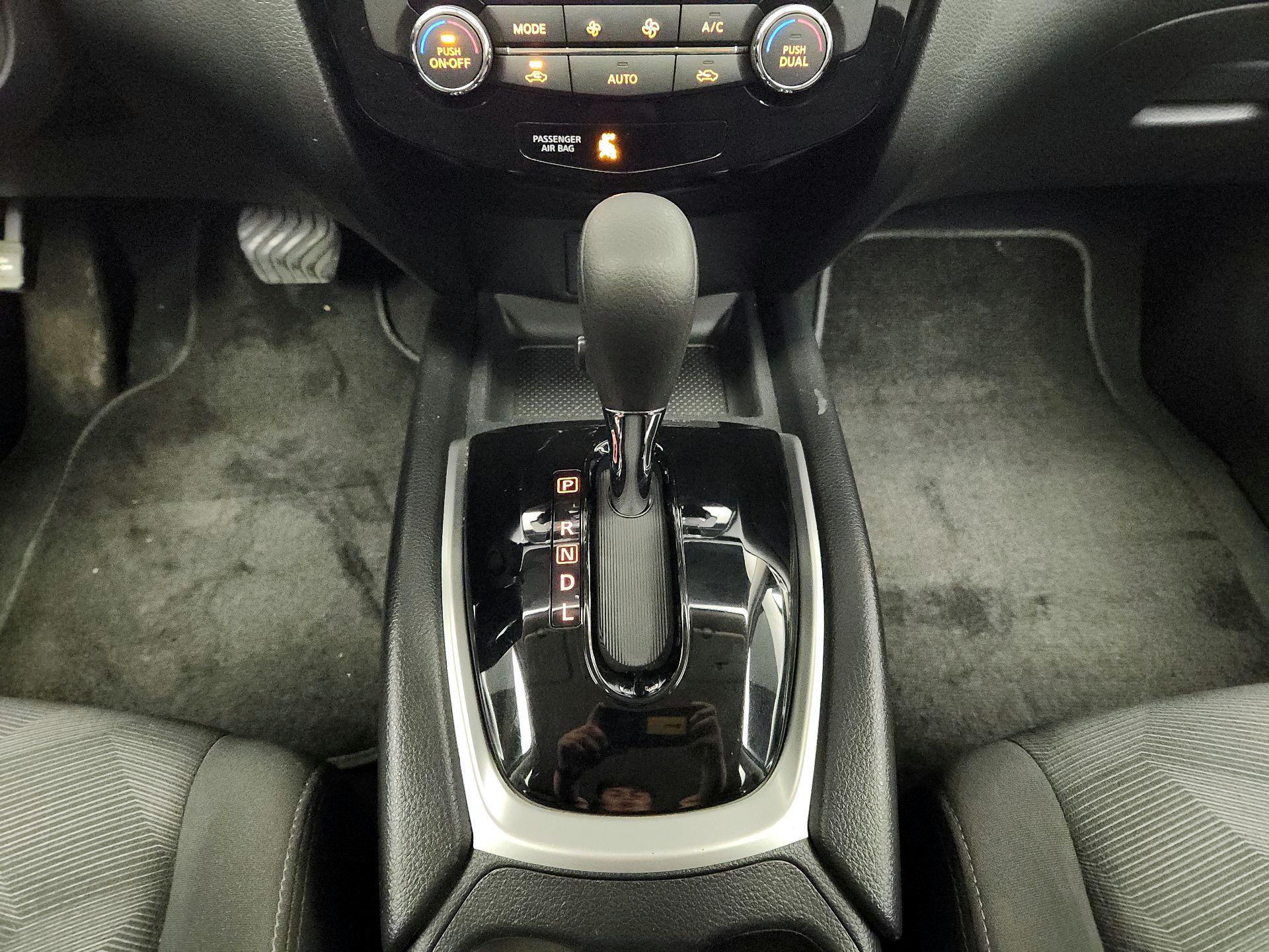 Thumbnail: 2016 Nissan Rogue - 17