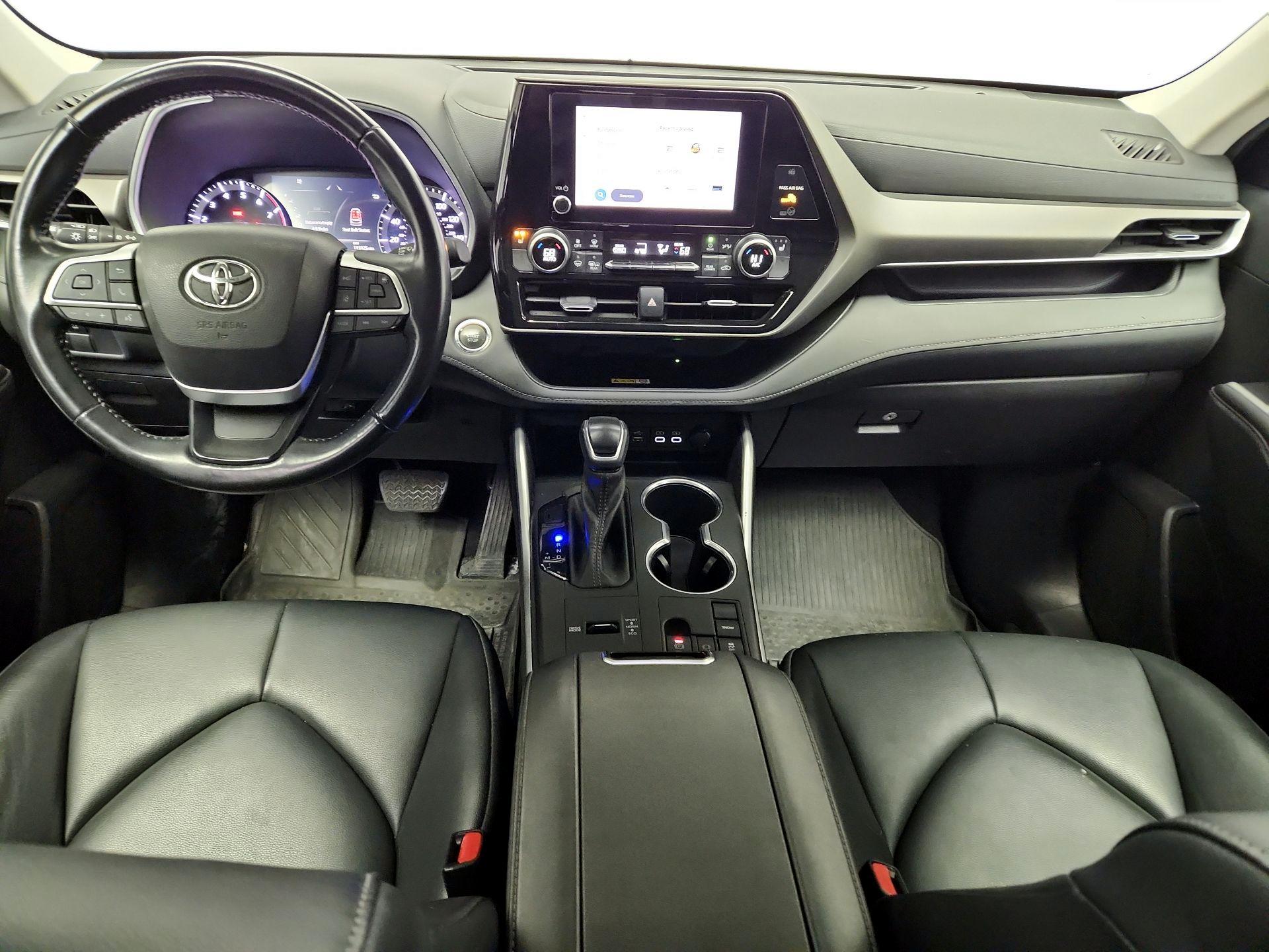 Thumbnail: 2023 Toyota Highlander - 9