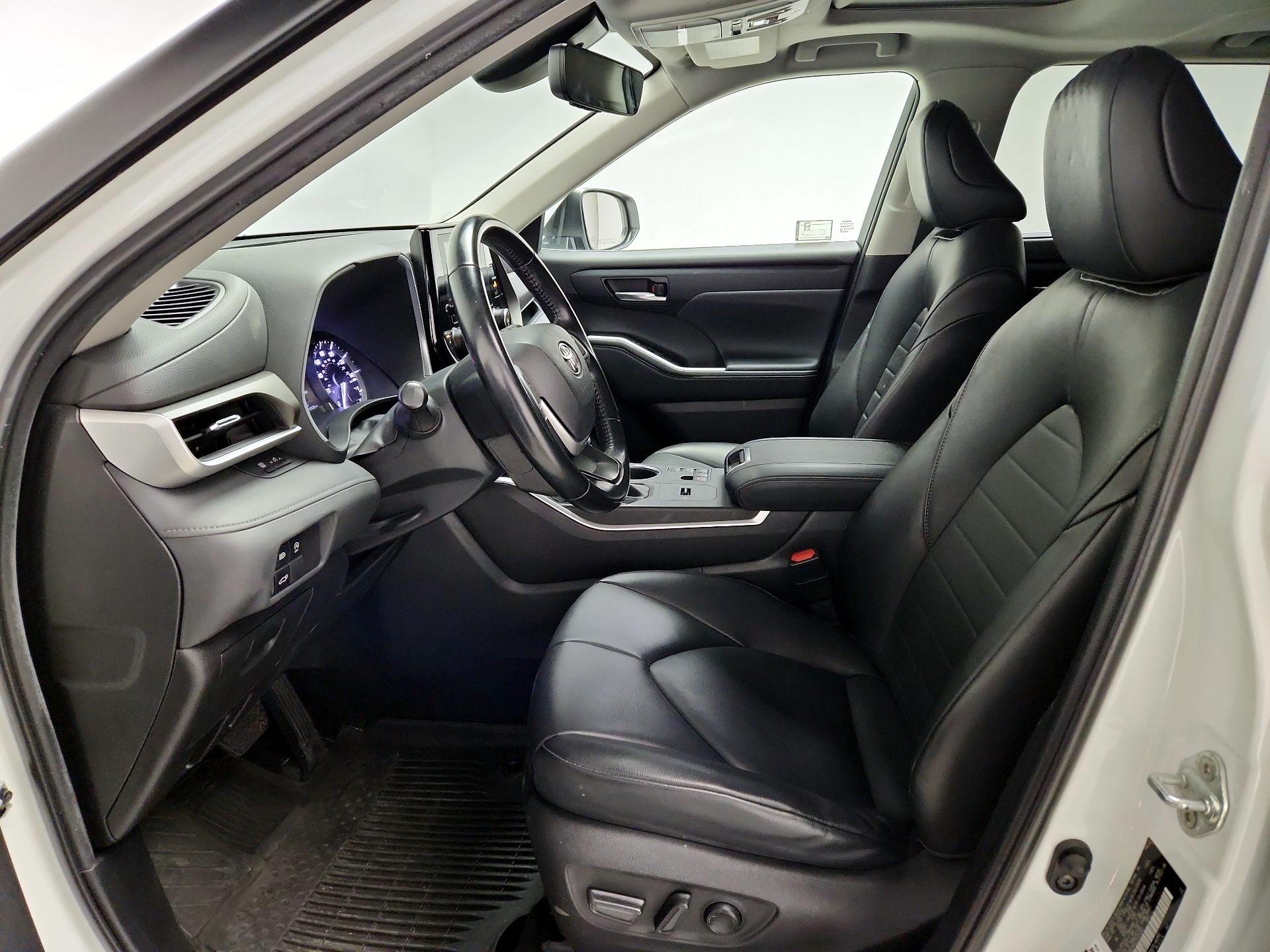 Thumbnail: 2023 Toyota Highlander - 11