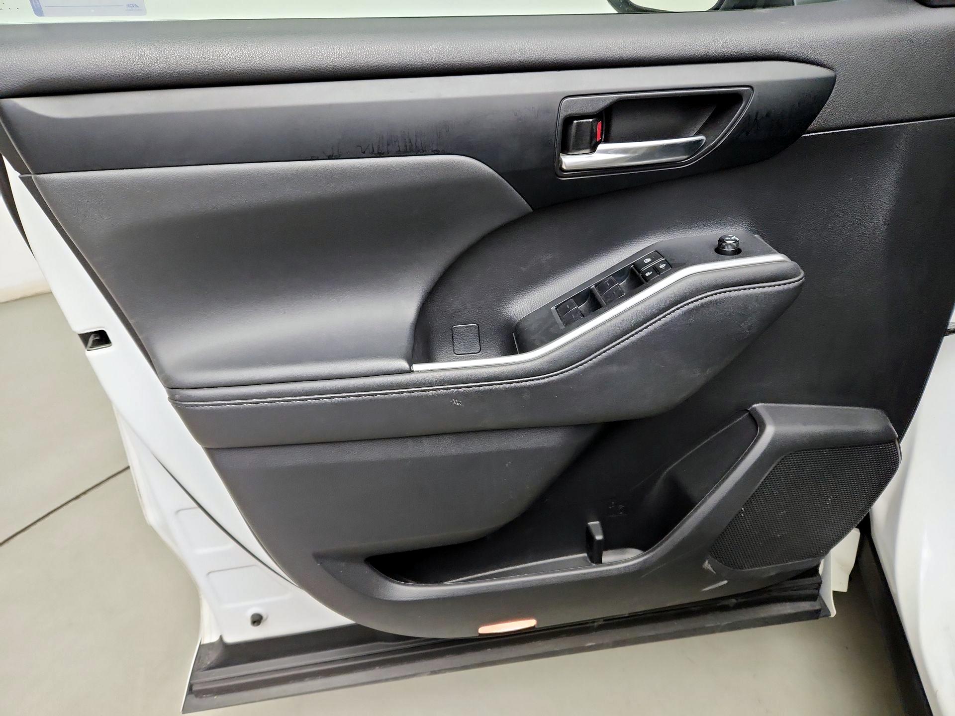 Thumbnail: 2023 Toyota Highlander - 12