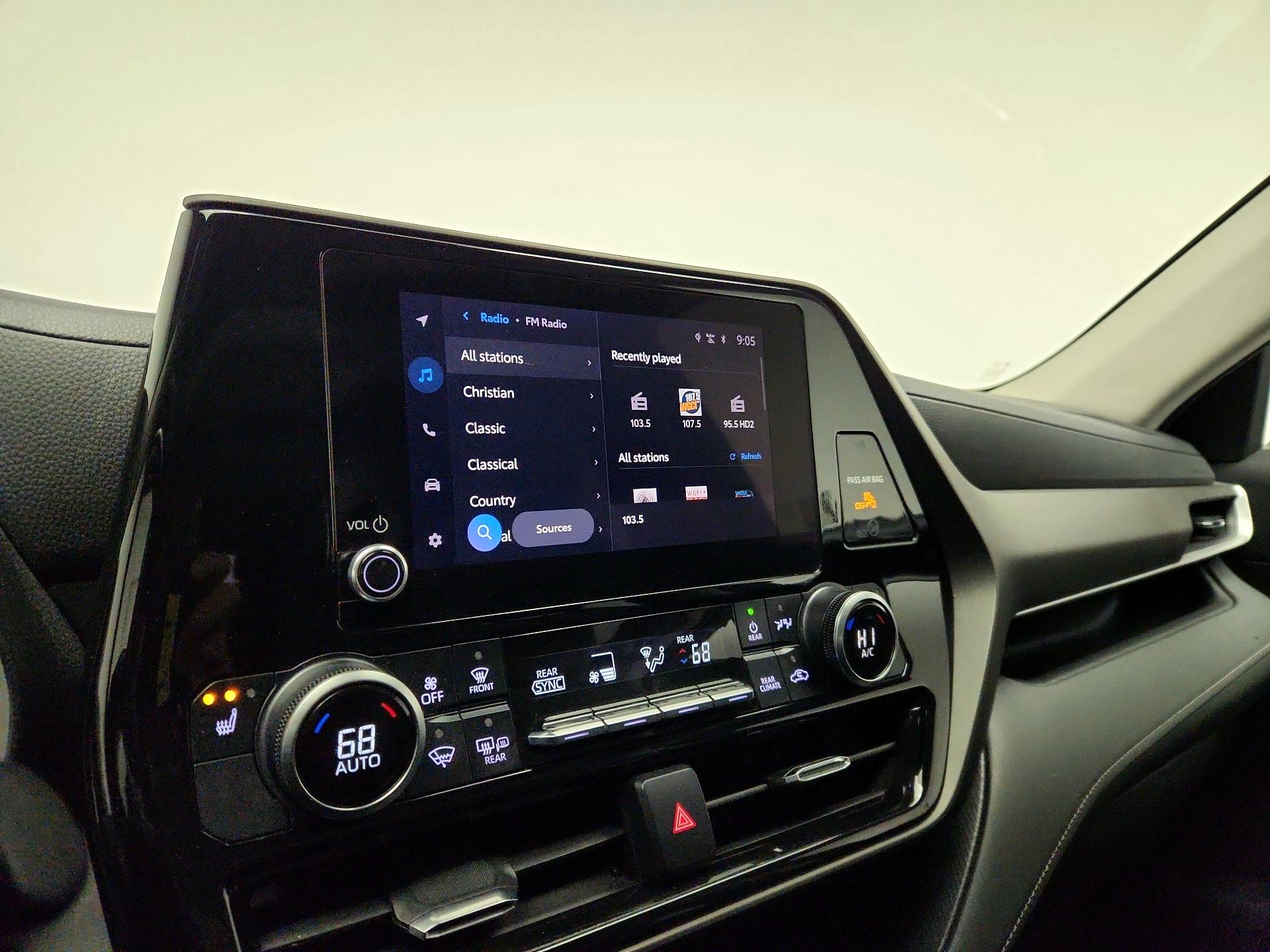 Thumbnail: 2023 Toyota Highlander - 15