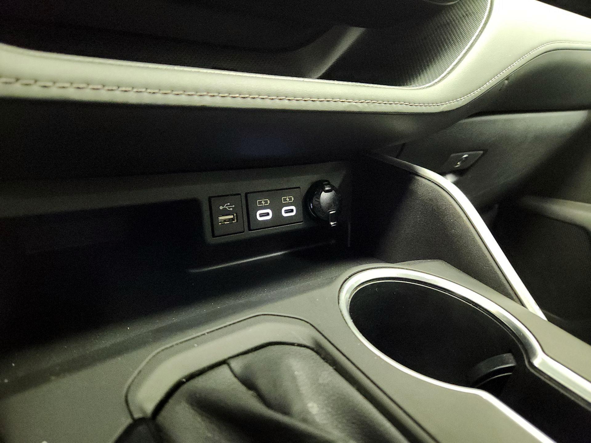 Thumbnail: 2023 Toyota Highlander - 18