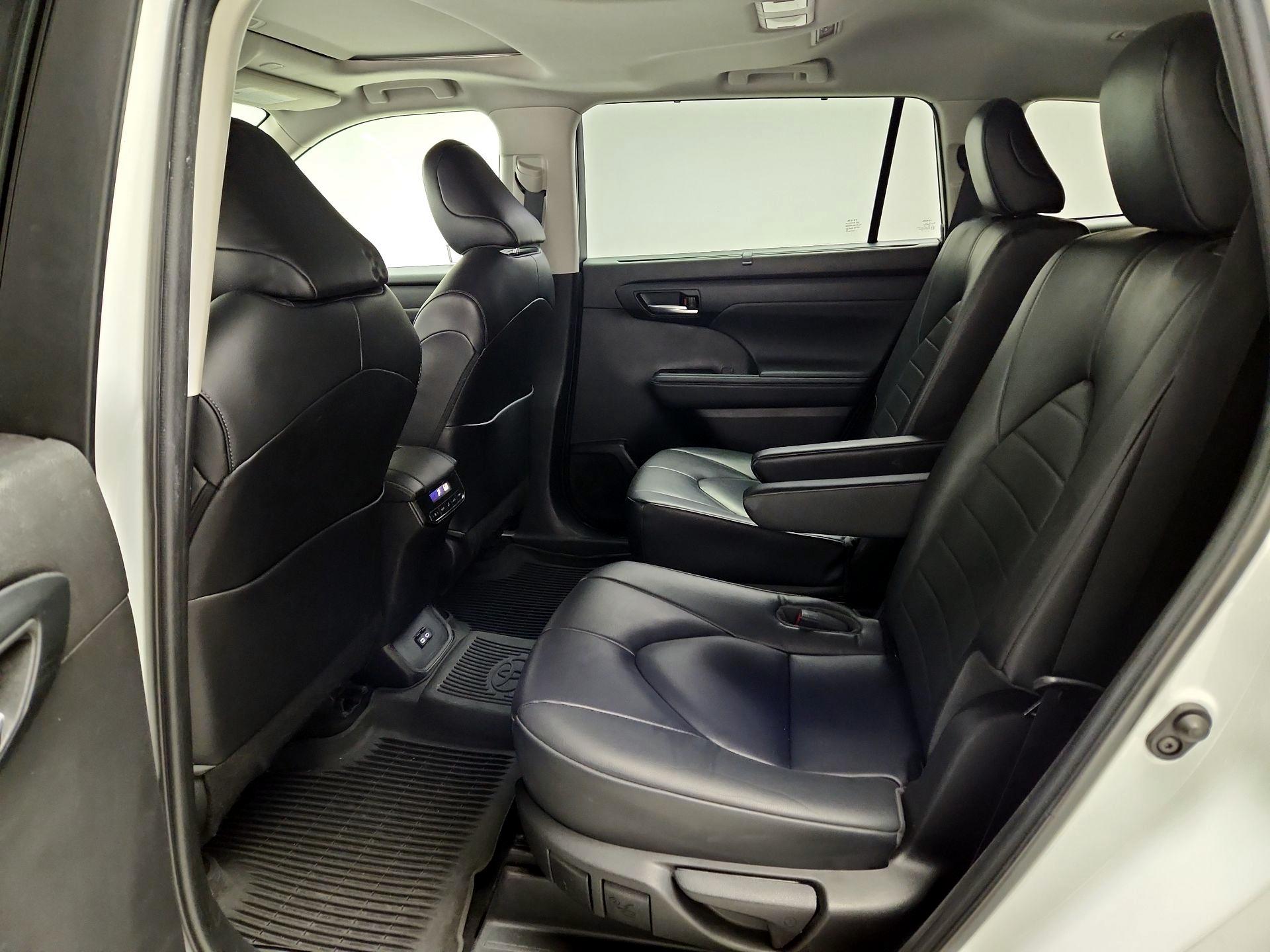 Thumbnail: 2023 Toyota Highlander - 20