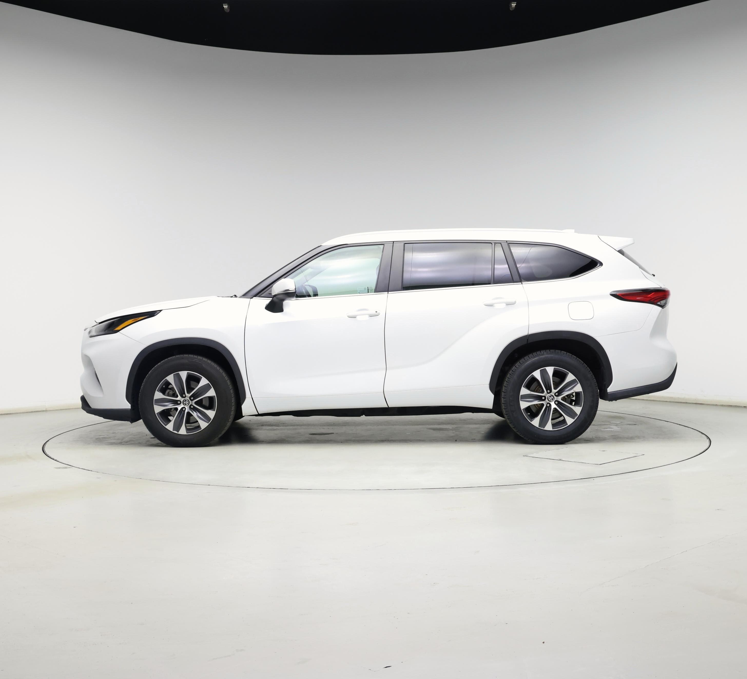 Thumbnail: 2023 Toyota Highlander - 3