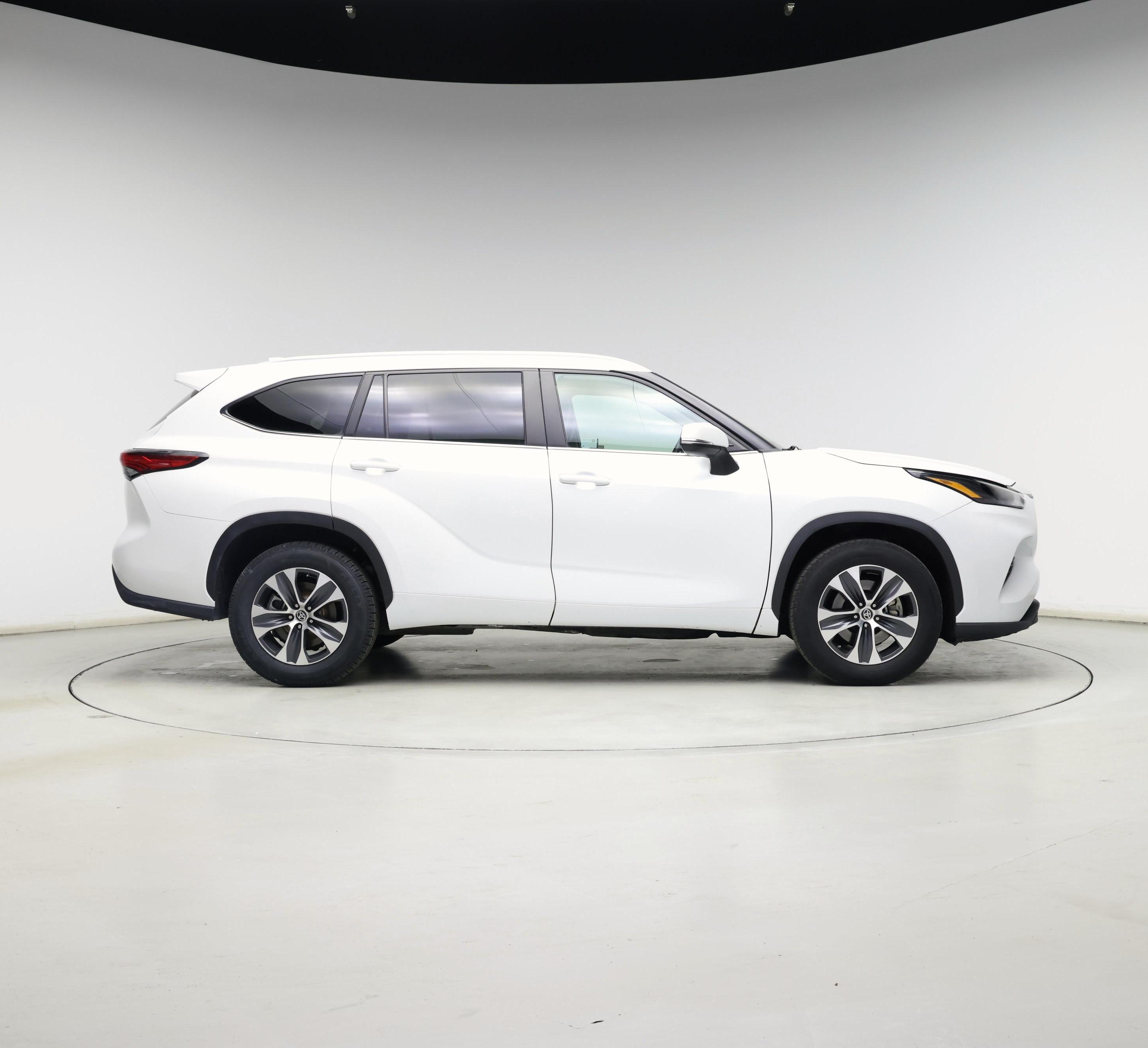 Thumbnail: 2023 Toyota Highlander - 7