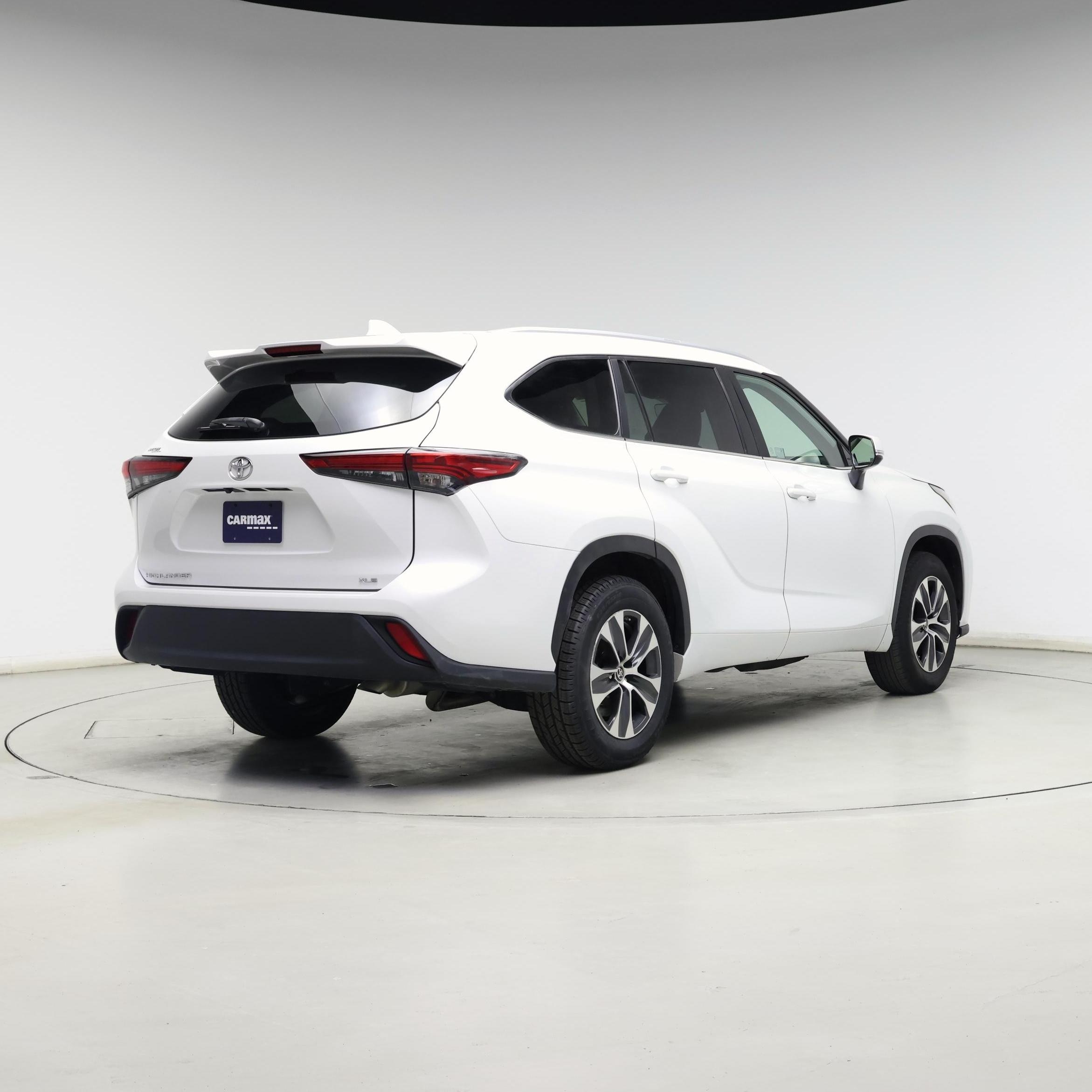 Thumbnail: 2023 Toyota Highlander - 8